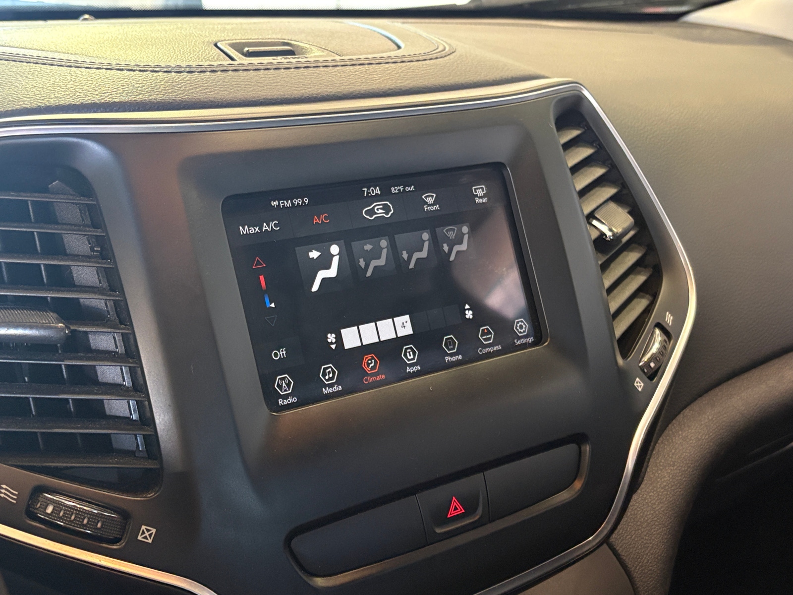 Thumbnail: 2019 Jeep Cherokee - 4