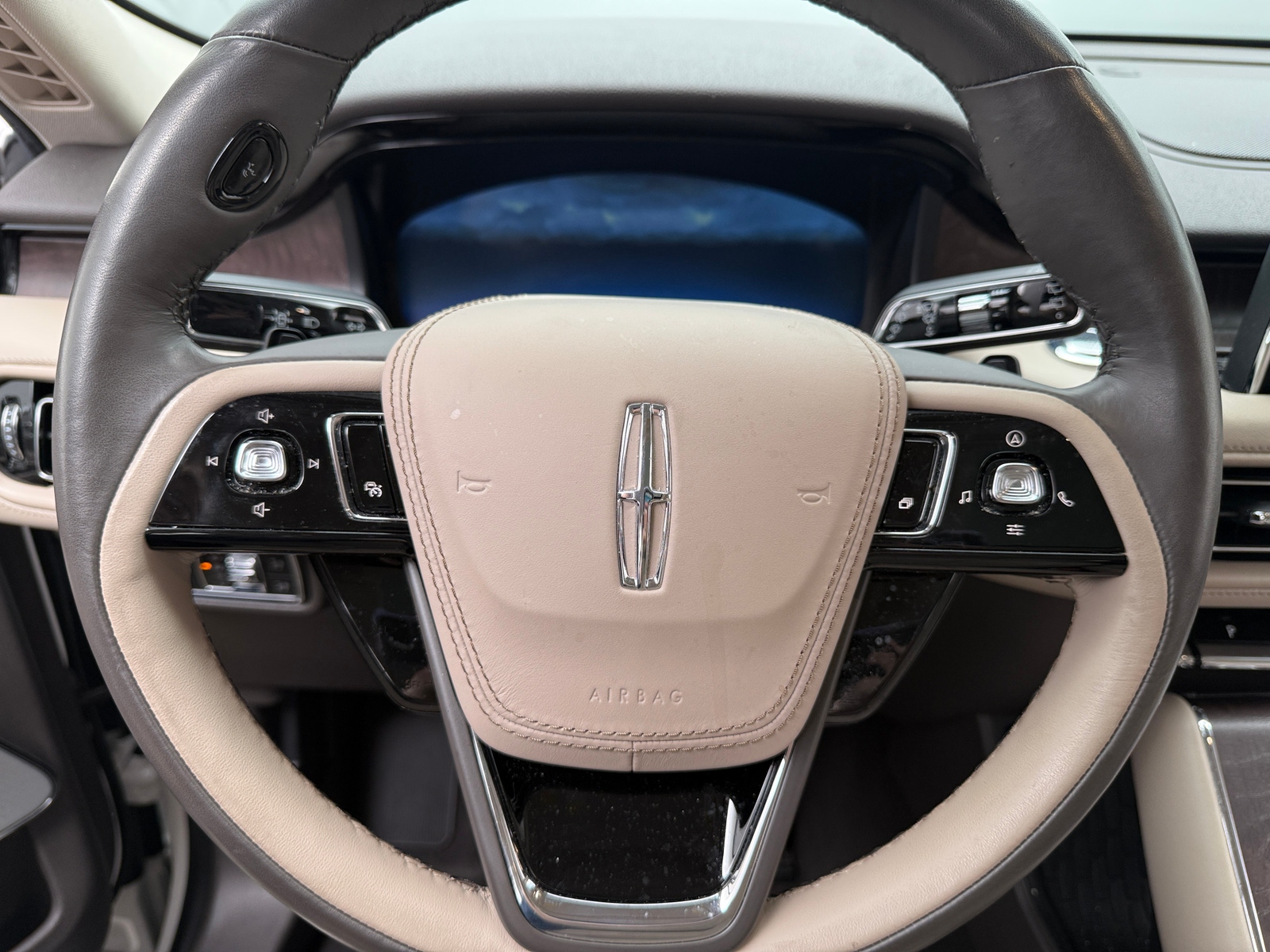 Thumbnail: 2022 Lincoln Aviator - 4