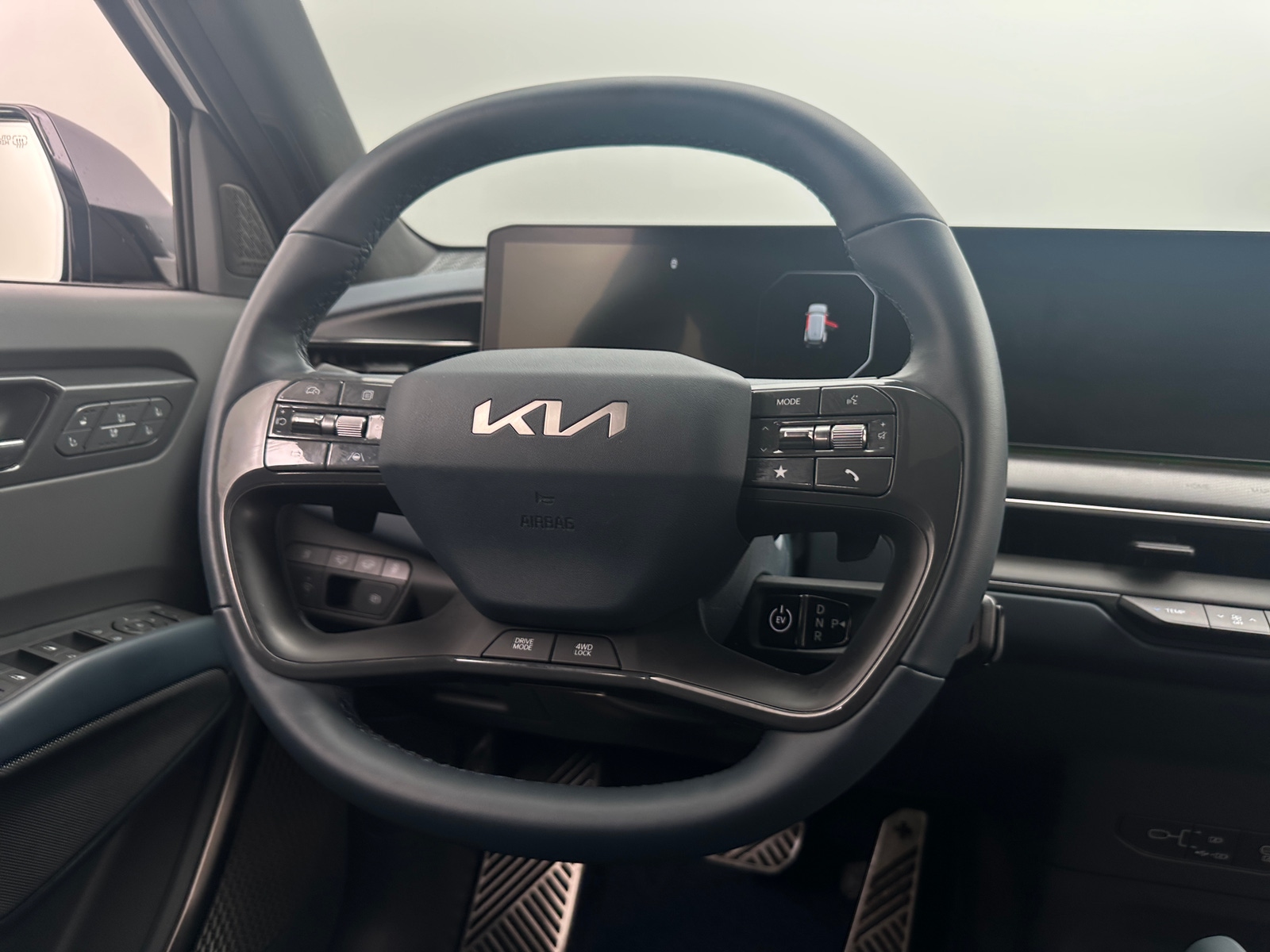 Thumbnail: 2024 Kia EV9 - 4