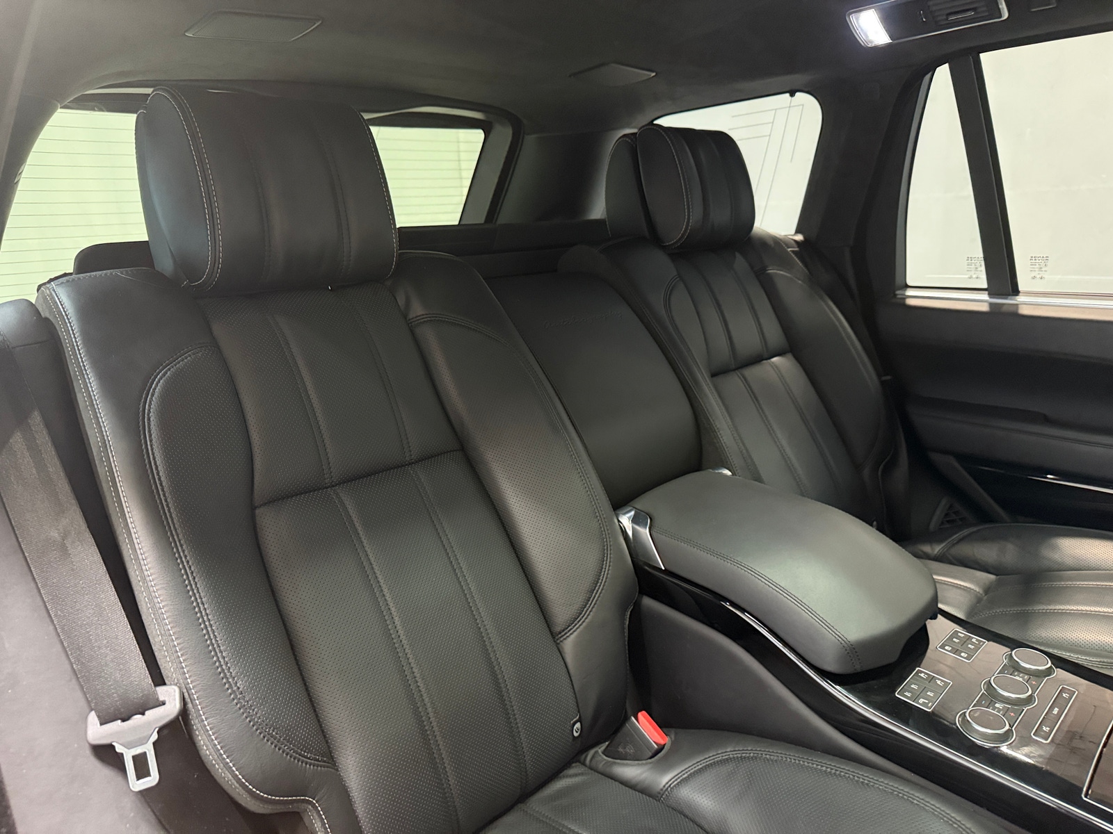 Thumbnail: 2015 Land Rover Range Rover - 5
