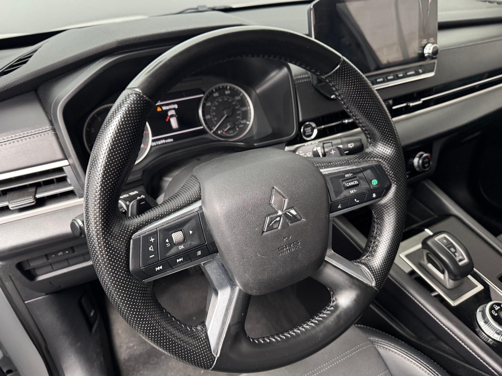 Thumbnail: 2024 Mitsubishi Outlander - 4