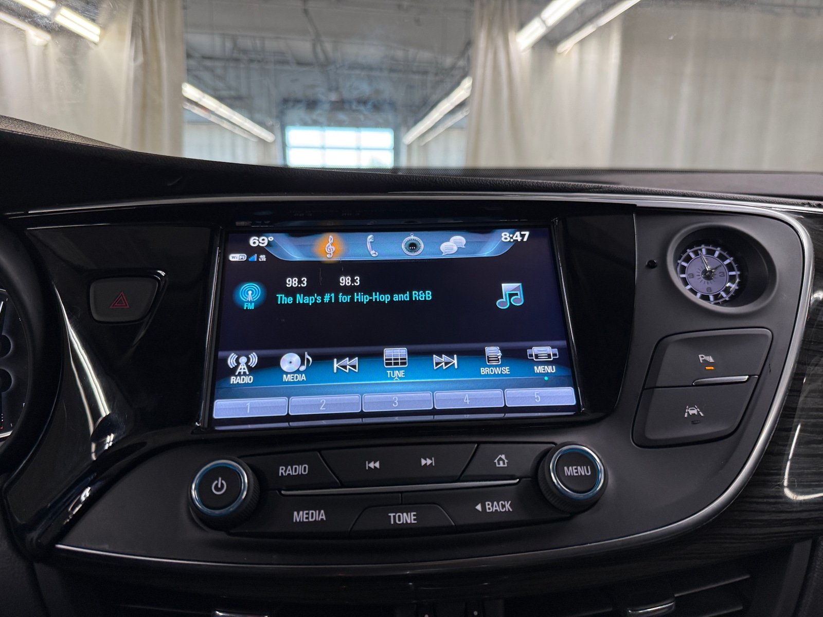 Thumbnail: 2017 Buick Envision - 3