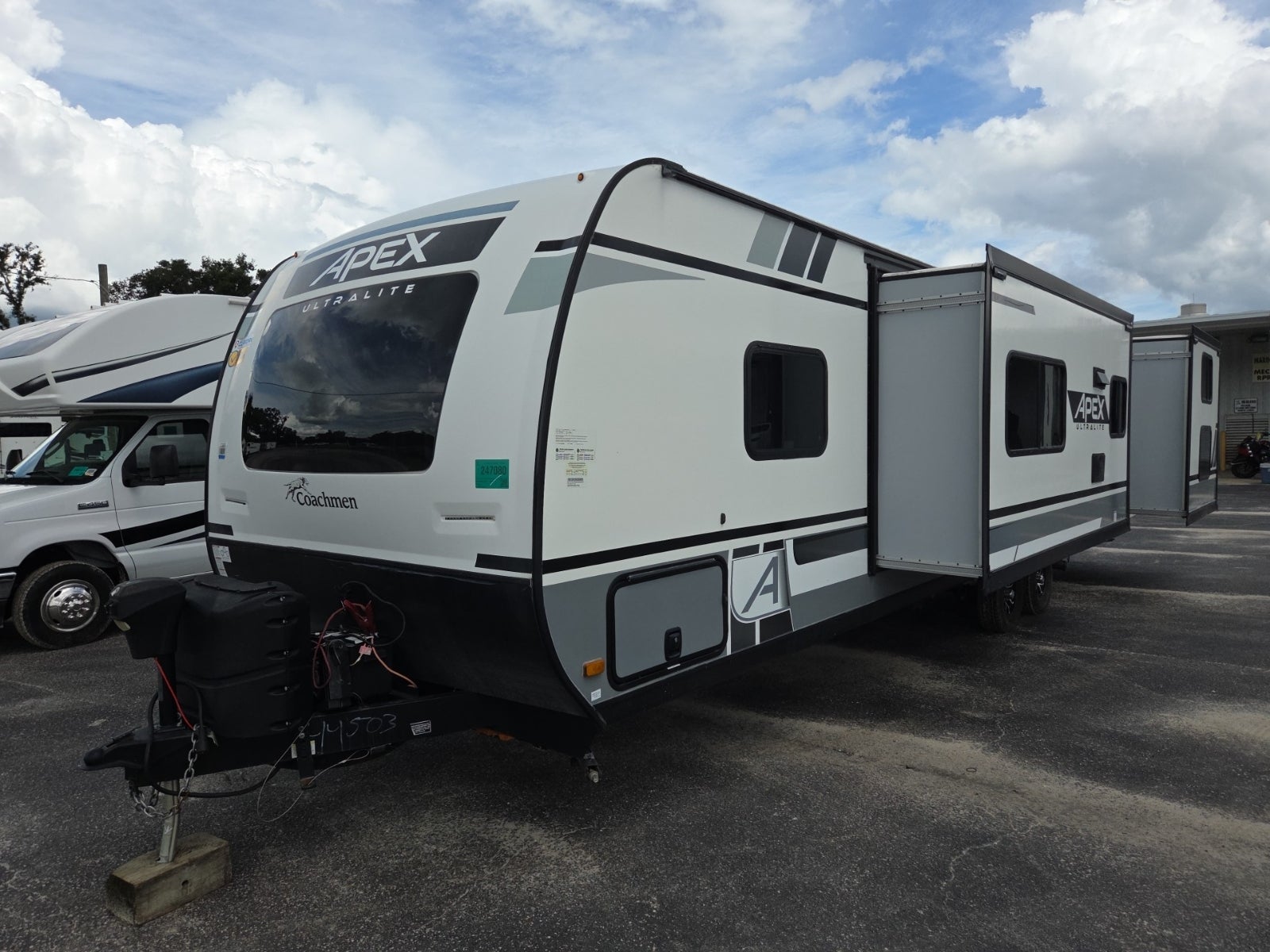 2022 Forest River Coachmen Apex Ultra Lite 300bhs