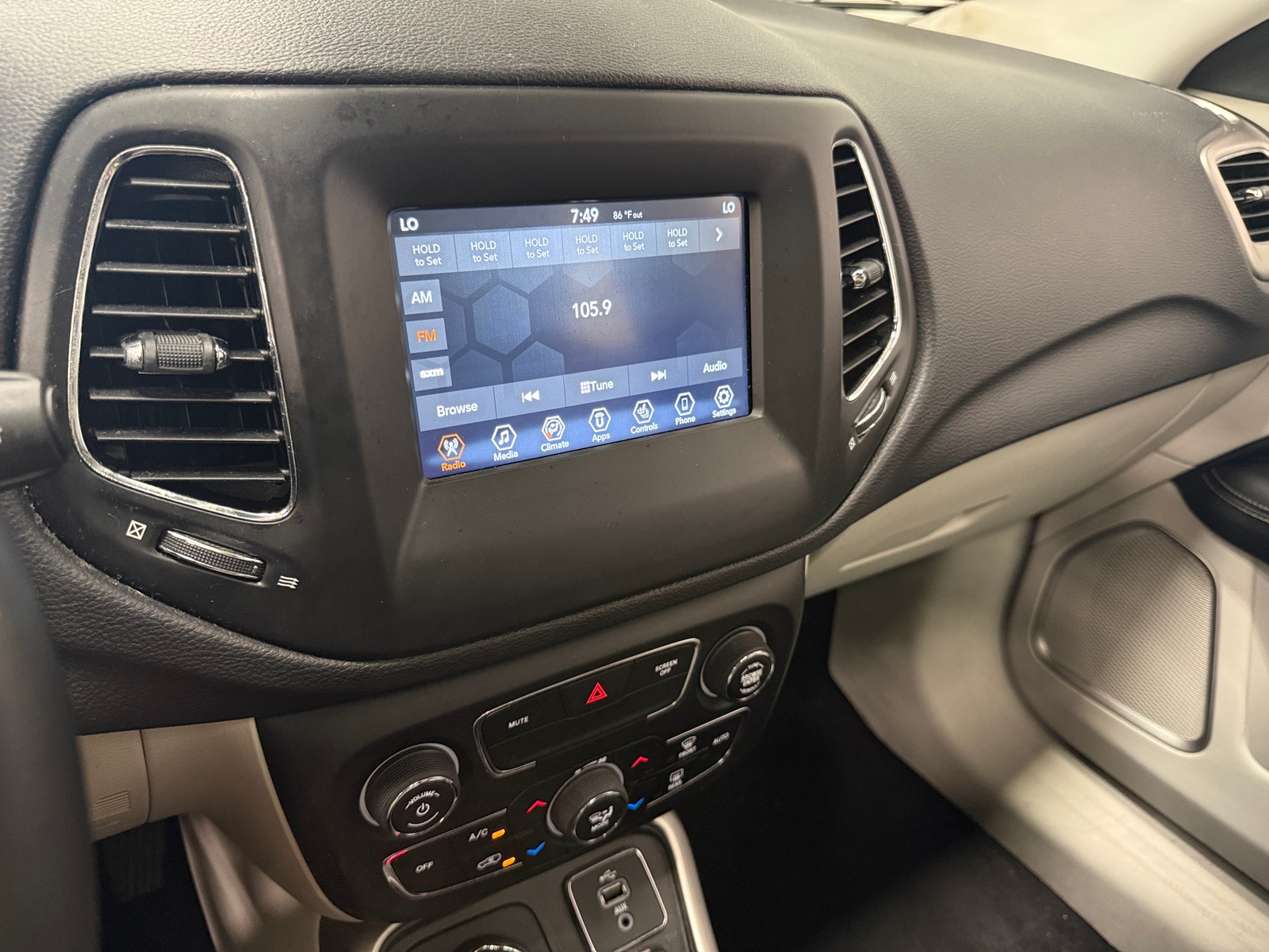 Thumbnail: 2017 Jeep Compass - 4