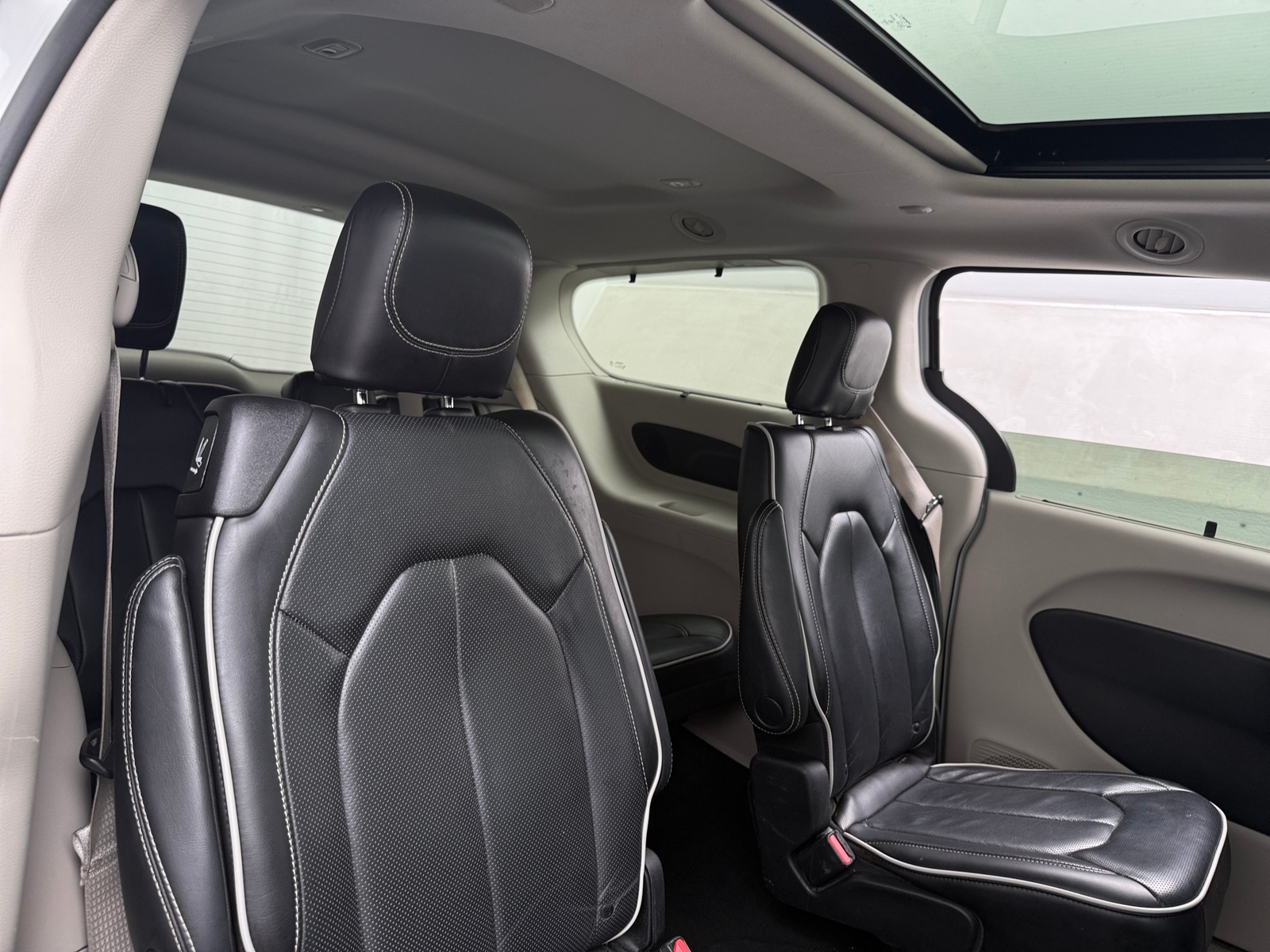Thumbnail: 2023 Chrysler Pacifica - 5