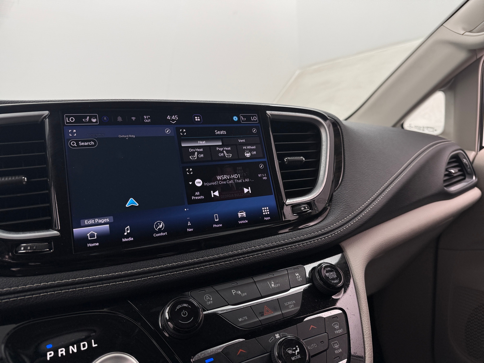 Thumbnail: 2023 Chrysler Pacifica - 3