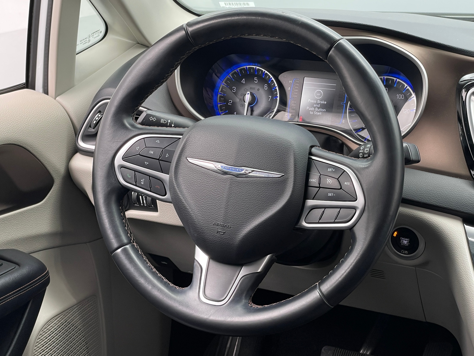 Thumbnail: 2018 Chrysler Pacifica - 4