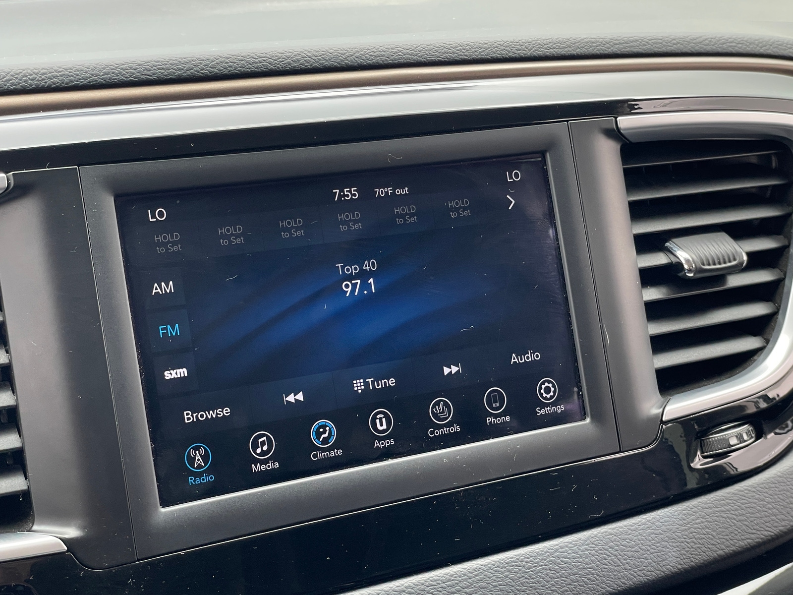 Thumbnail: 2018 Chrysler Pacifica - 3