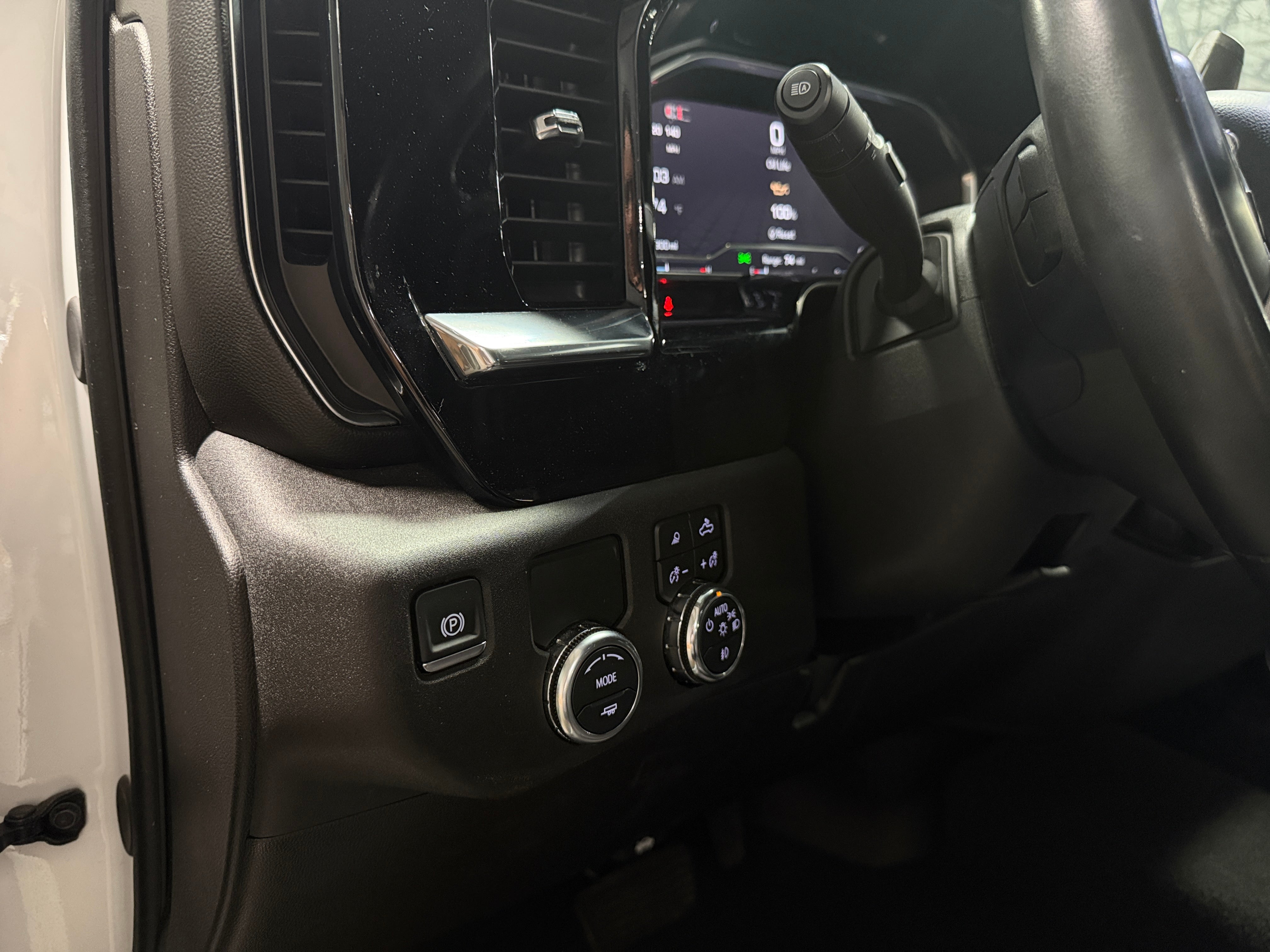 2024 GMC Sierra 1500 SLT - Photo 14