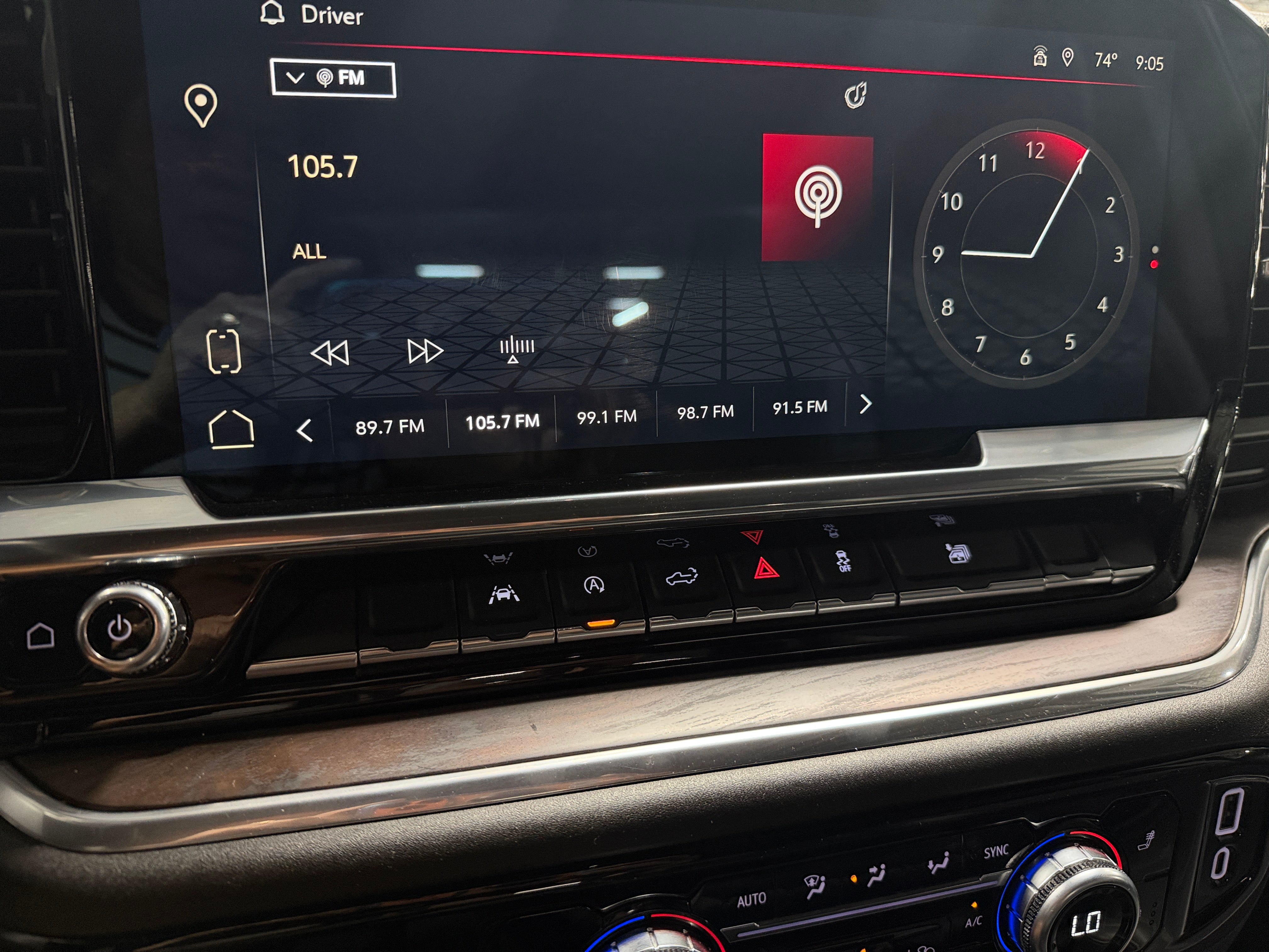 2024 GMC Sierra 1500 SLT - Photo 17