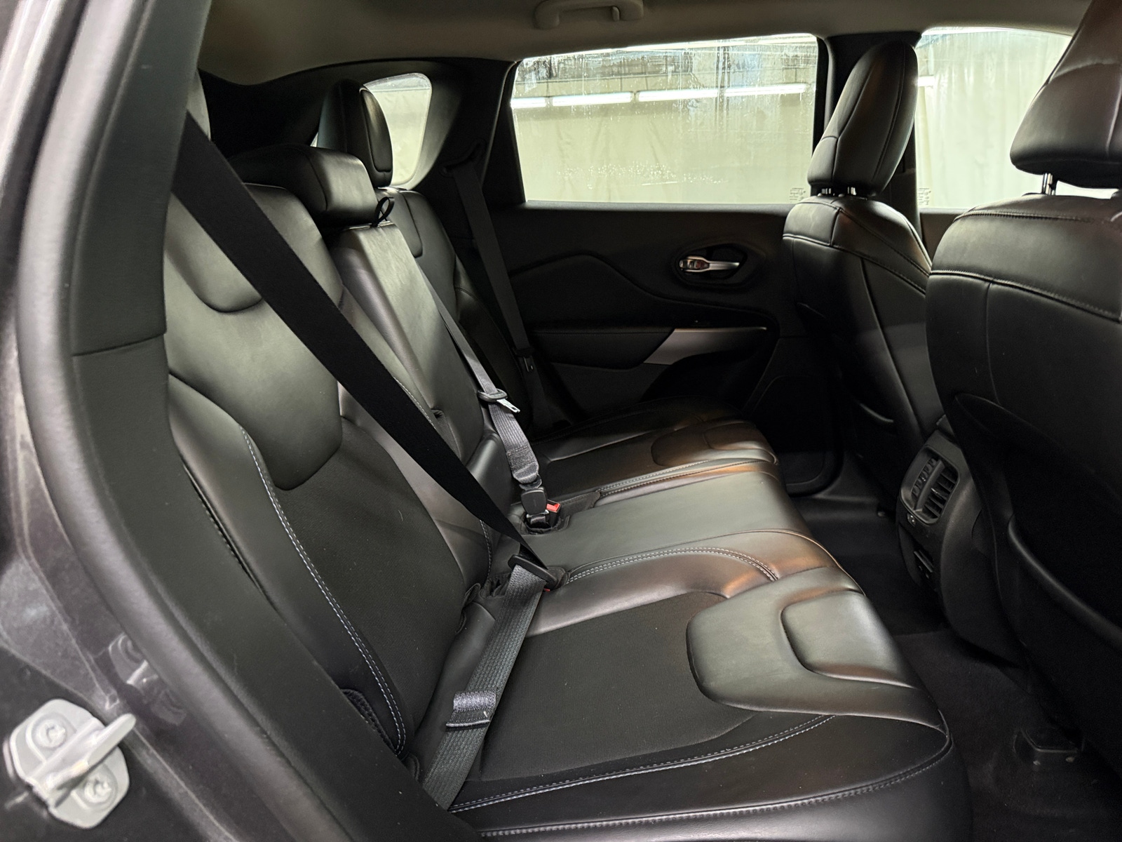 Thumbnail: 2019 Jeep Cherokee - 6