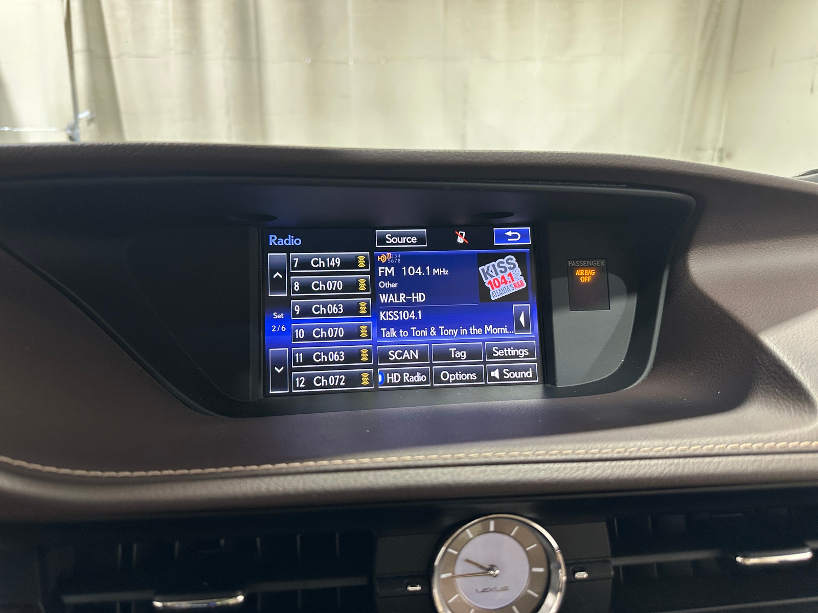 Thumbnail: 2016 Lexus ES - 3