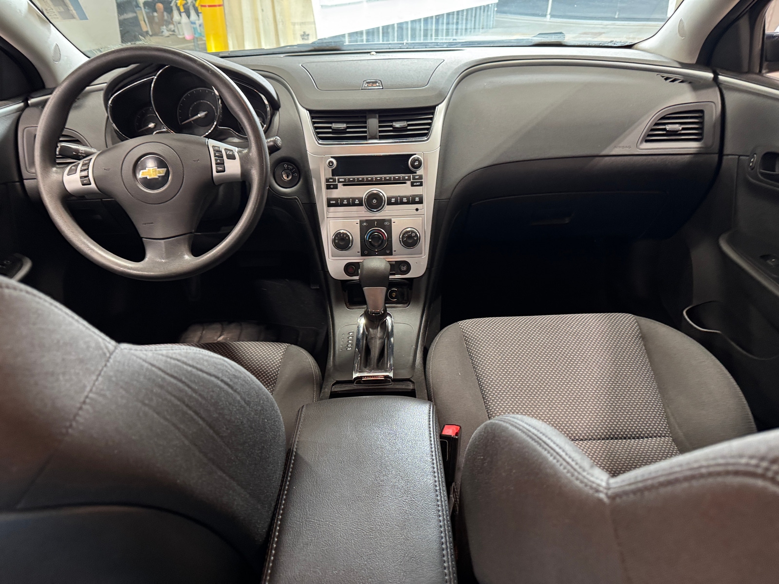 Thumbnail: 2011 Chevrolet Malibu - 3