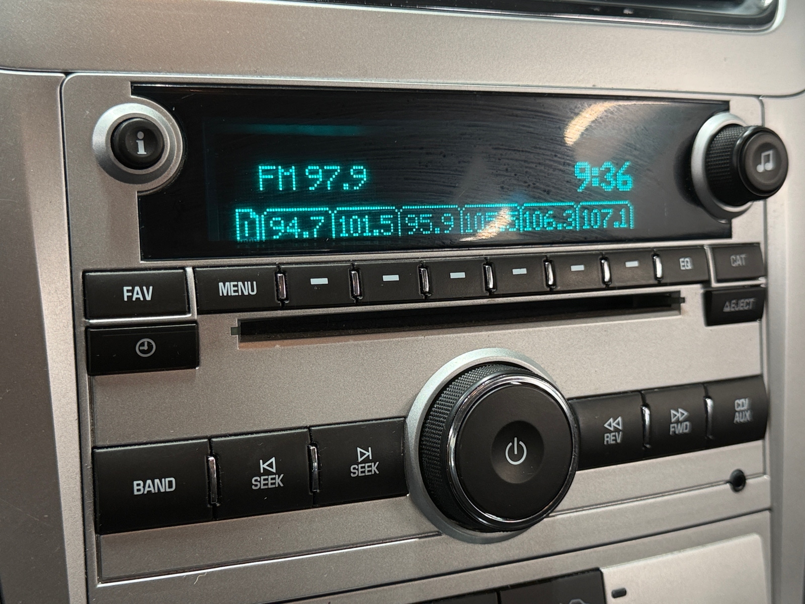 Thumbnail: 2011 Chevrolet Malibu - 4