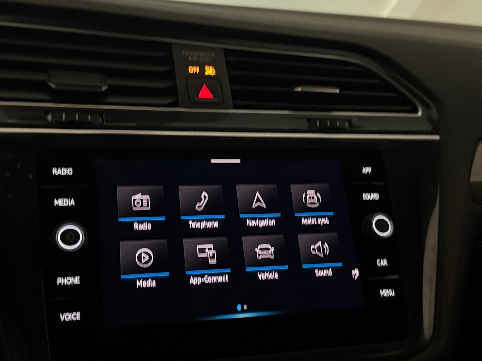 Thumbnail: 2022 Volkswagen Tiguan - 3