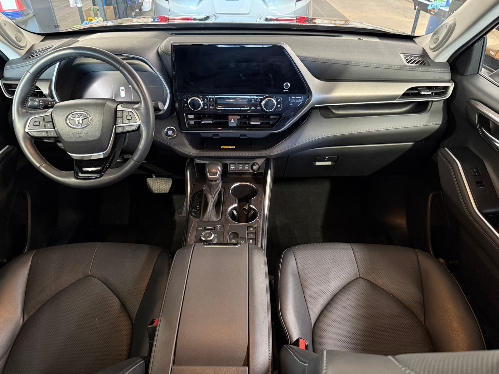 Thumbnail: 2023 Toyota Highlander - 2
