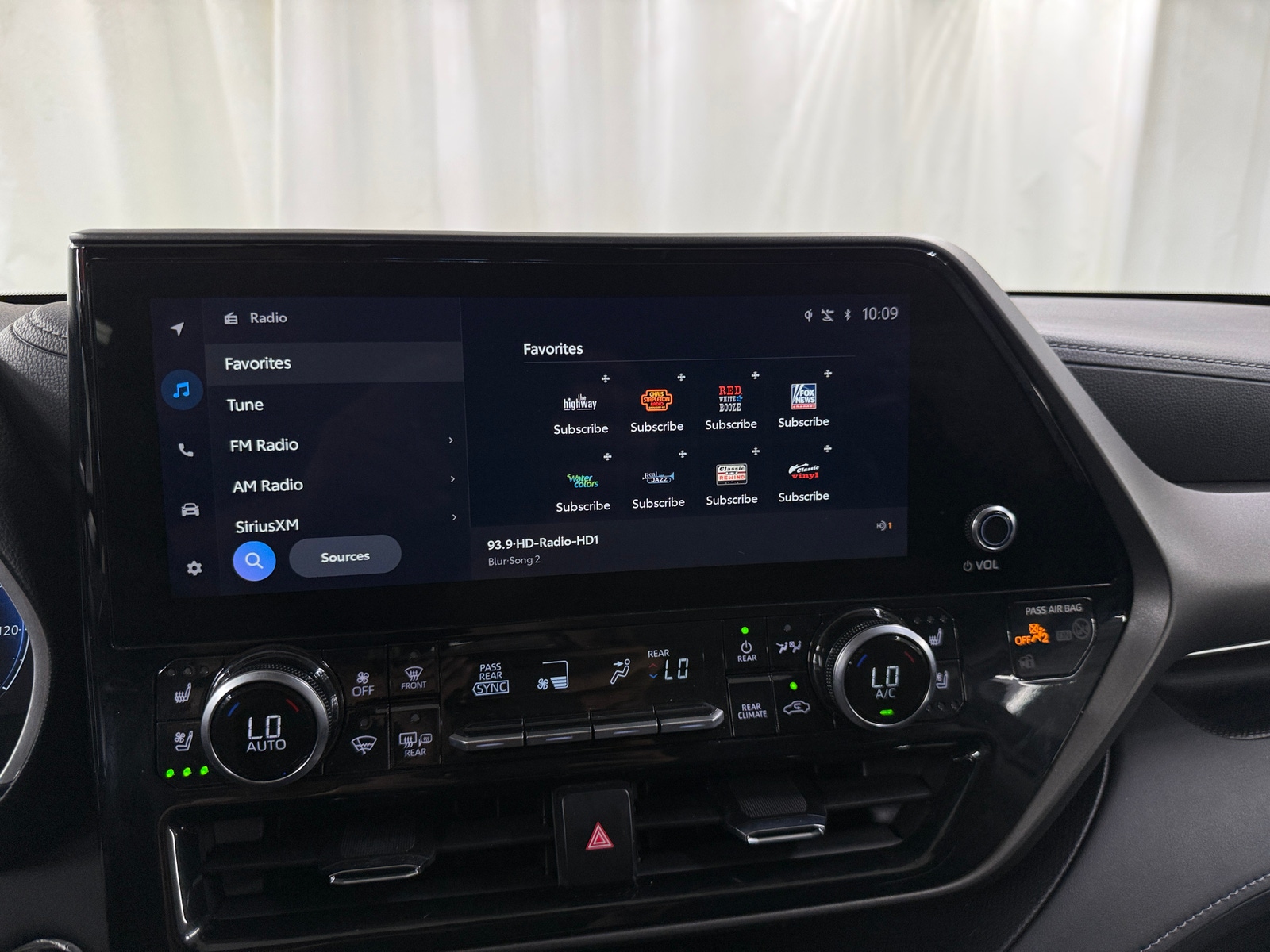Thumbnail: 2023 Toyota Highlander - 3