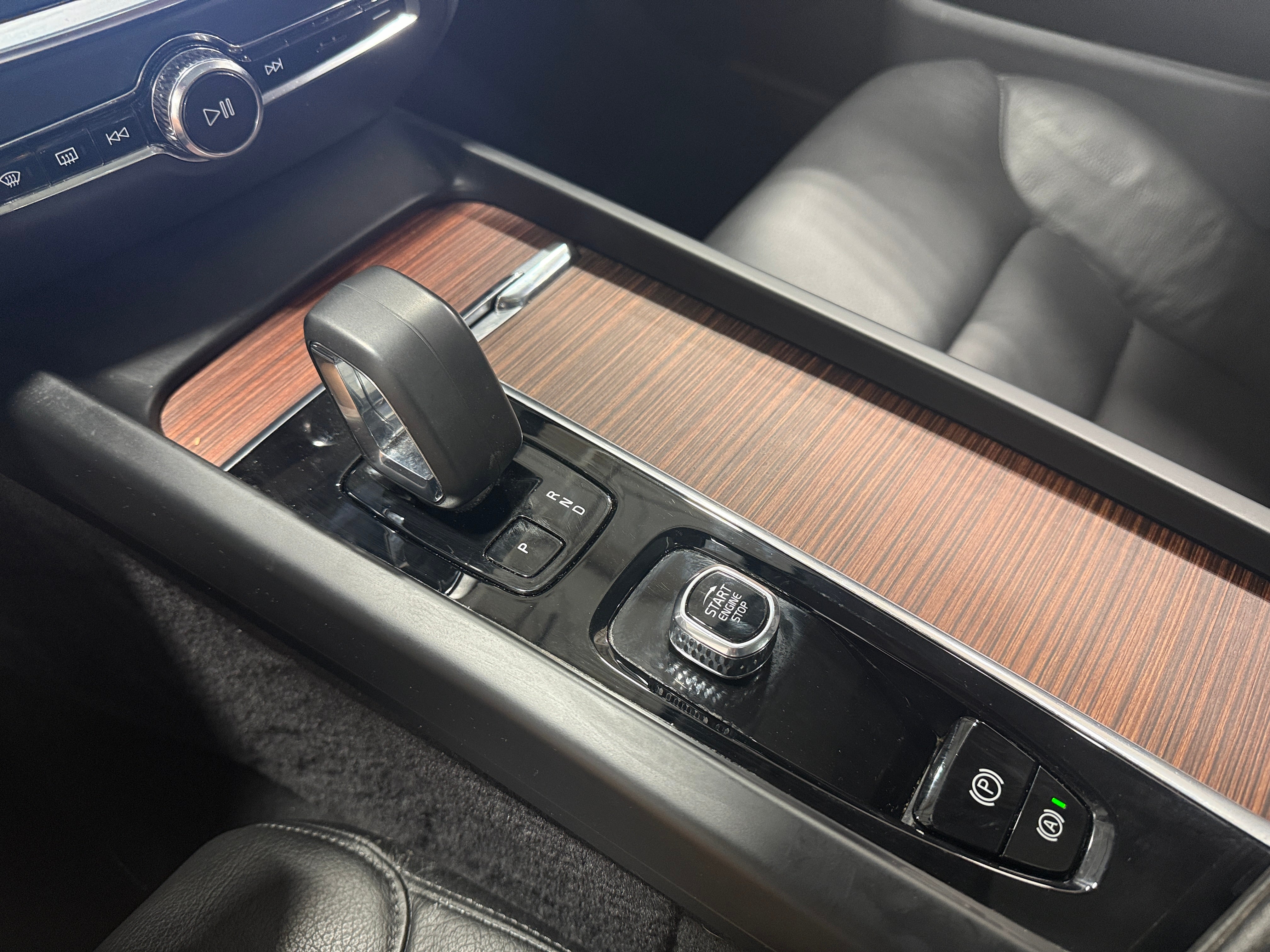 2023 Volvo S60 Plus - Photo 4