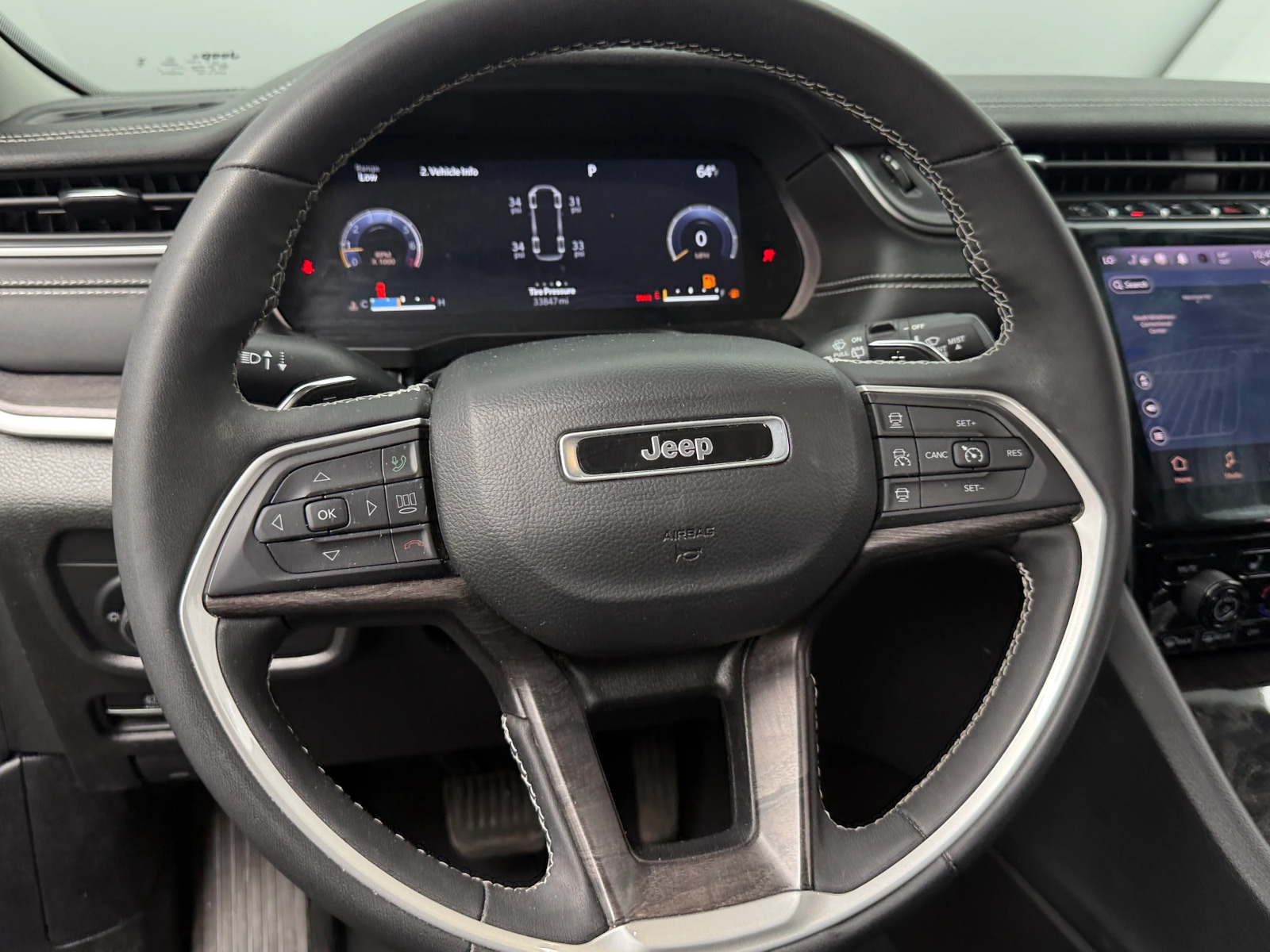 Thumbnail: 2023 Jeep Grand Cherokee L - 4