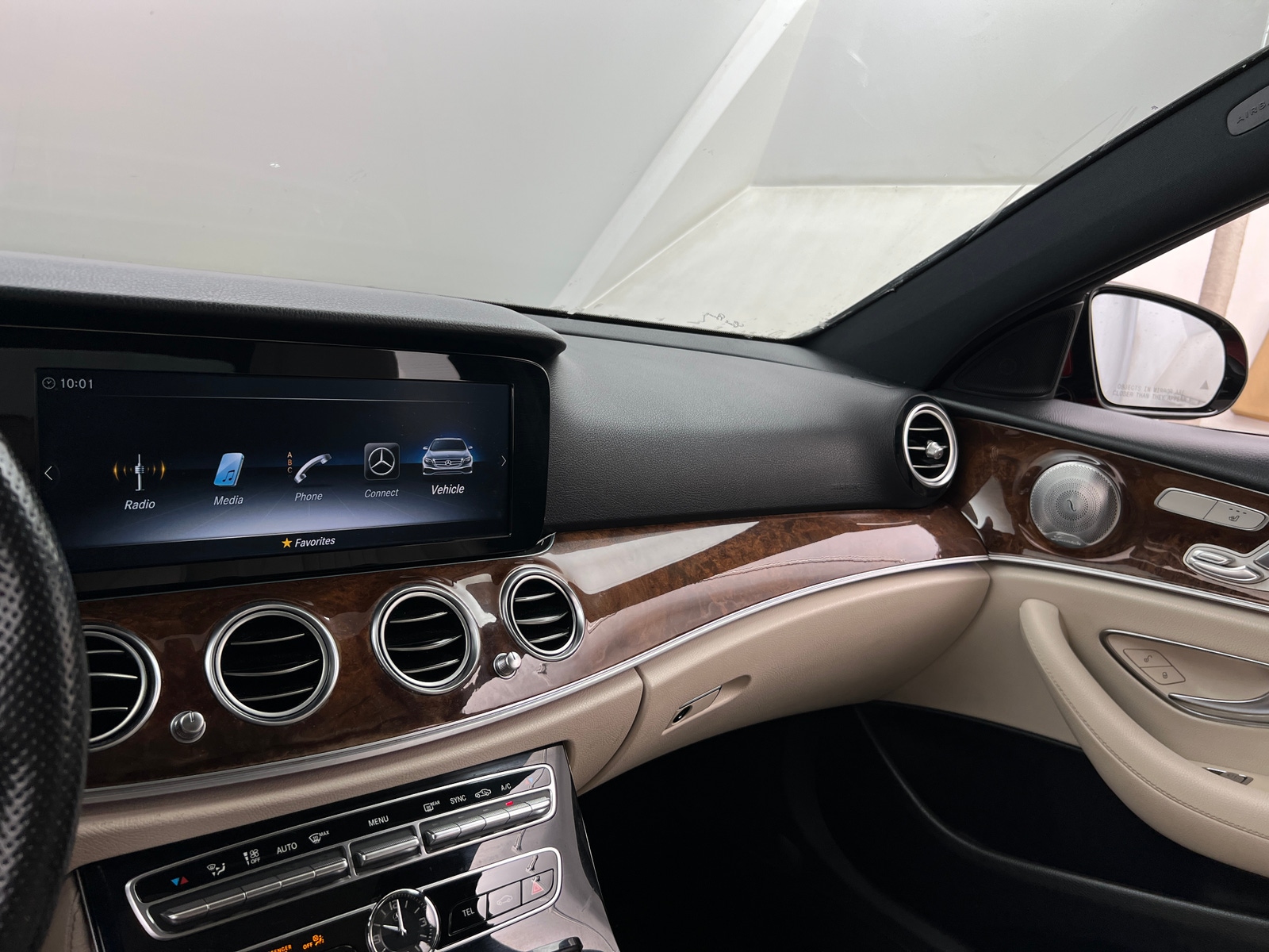 Thumbnail: 2017 Mercedes-Benz E-Class - 3