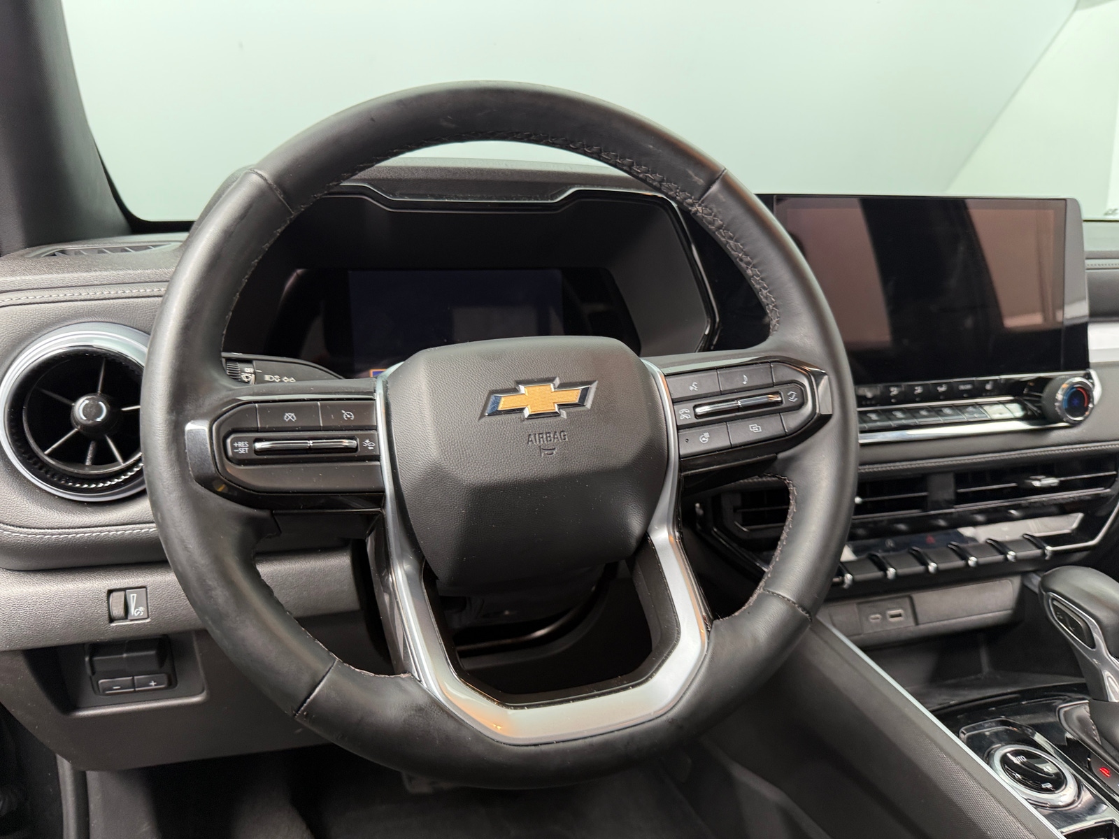 Thumbnail: 2023 Chevrolet Colorado - 4