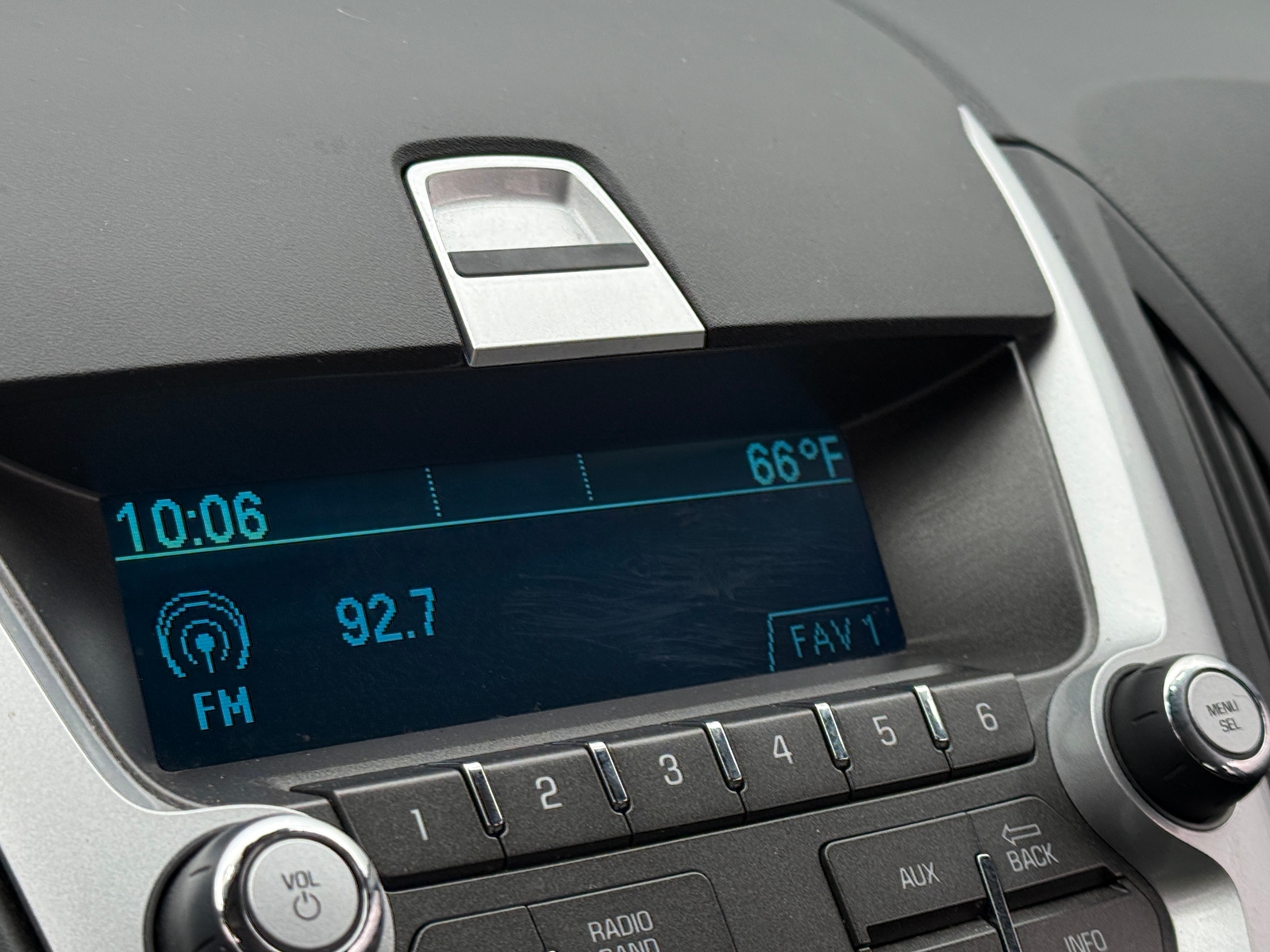 Thumbnail: 2015 Chevrolet Equinox - 4