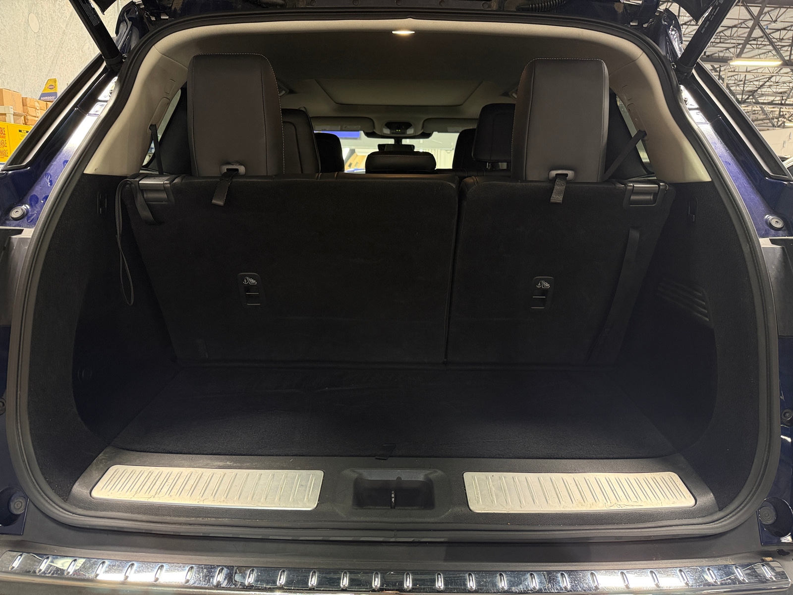 Thumbnail: 2023 INFINITI QX60 - 6