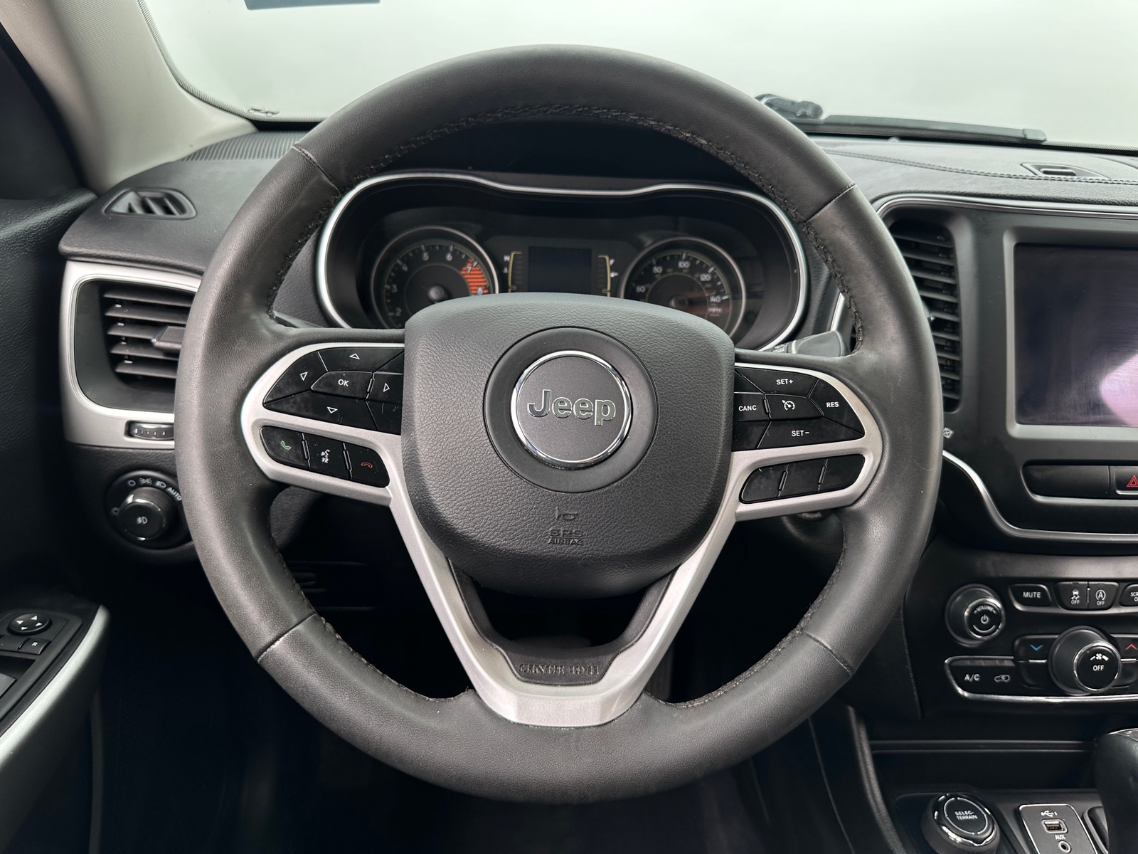 Thumbnail: 2022 Jeep Cherokee - 5