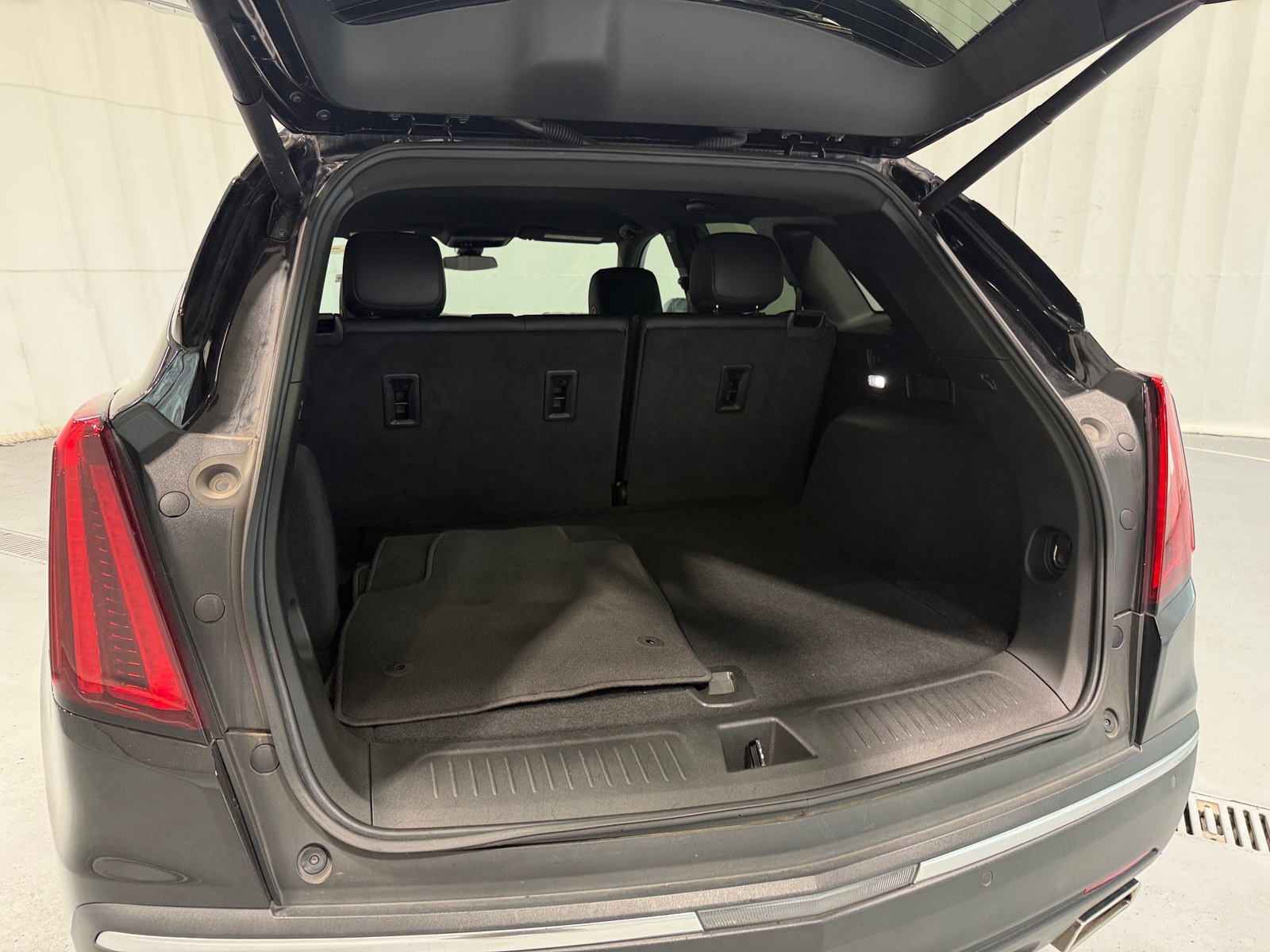 Thumbnail: 2023 Cadillac XT5 - 6