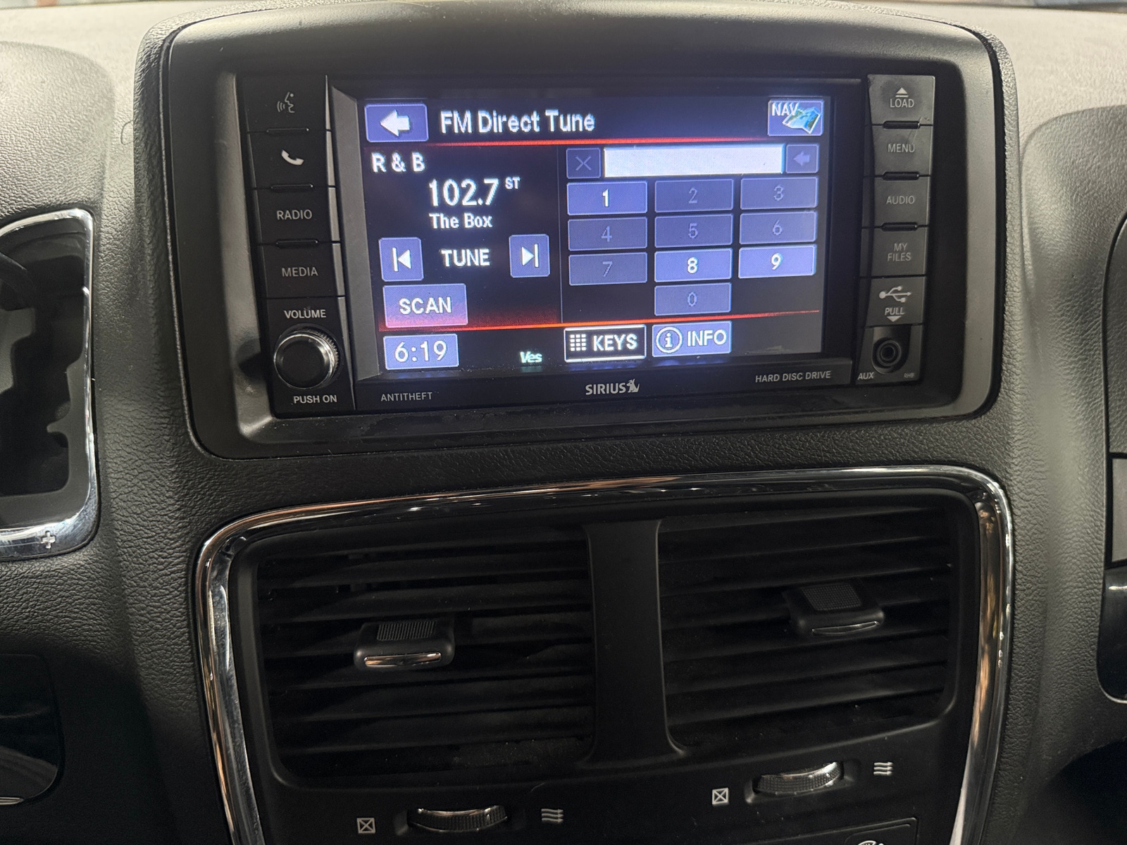 Thumbnail: 2018 Dodge Grand Caravan - 3