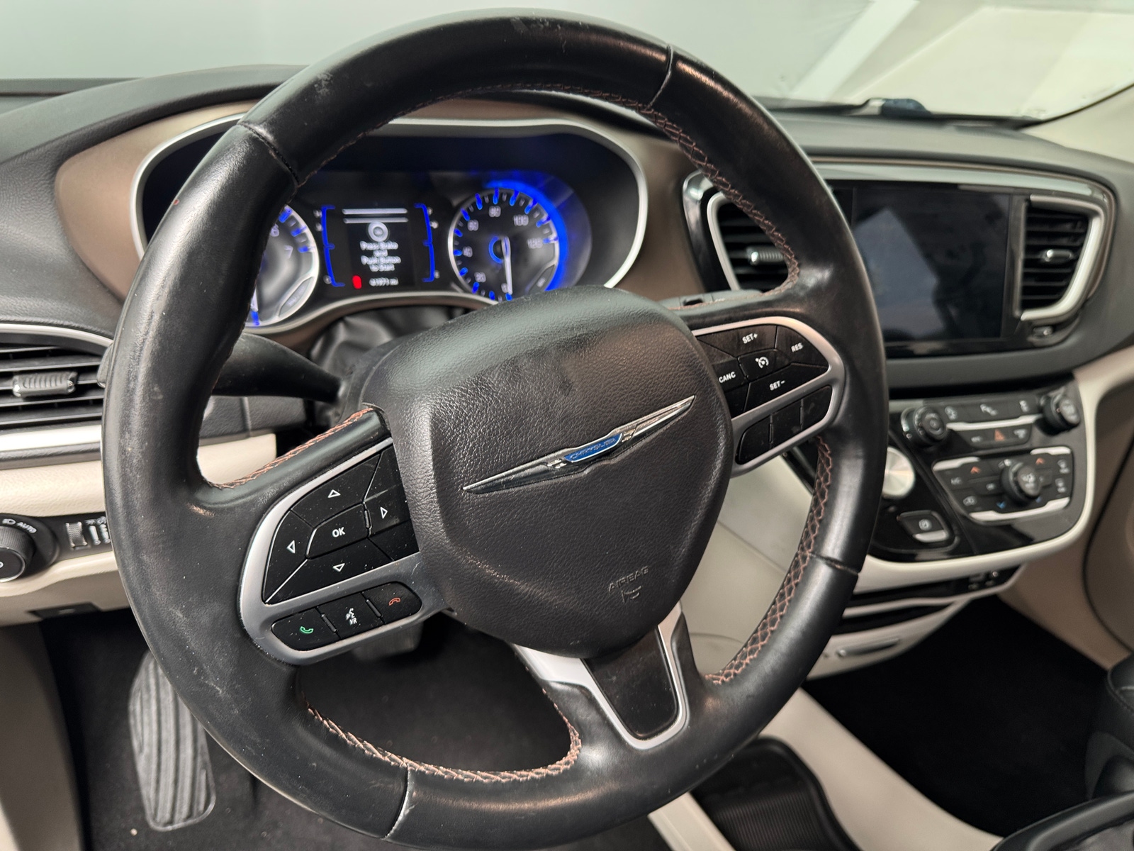 Thumbnail: 2018 Chrysler Pacifica - 4