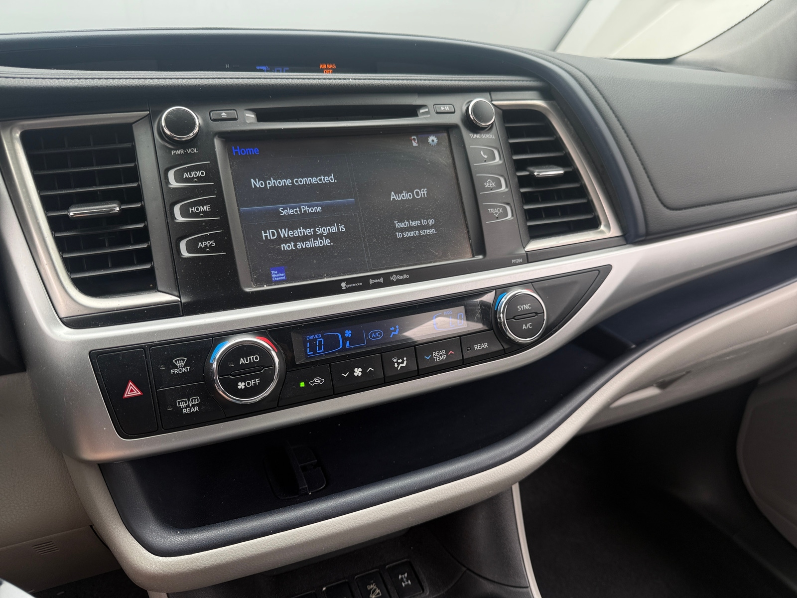 Thumbnail: 2016 Toyota Highlander - 4