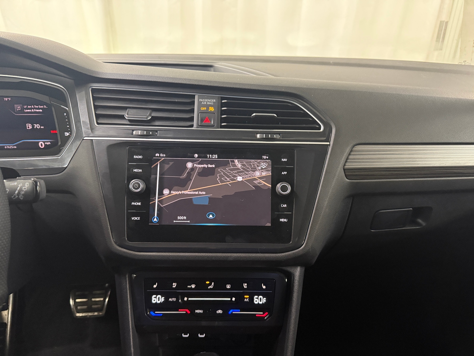 Thumbnail: 2022 Volkswagen Tiguan - 3