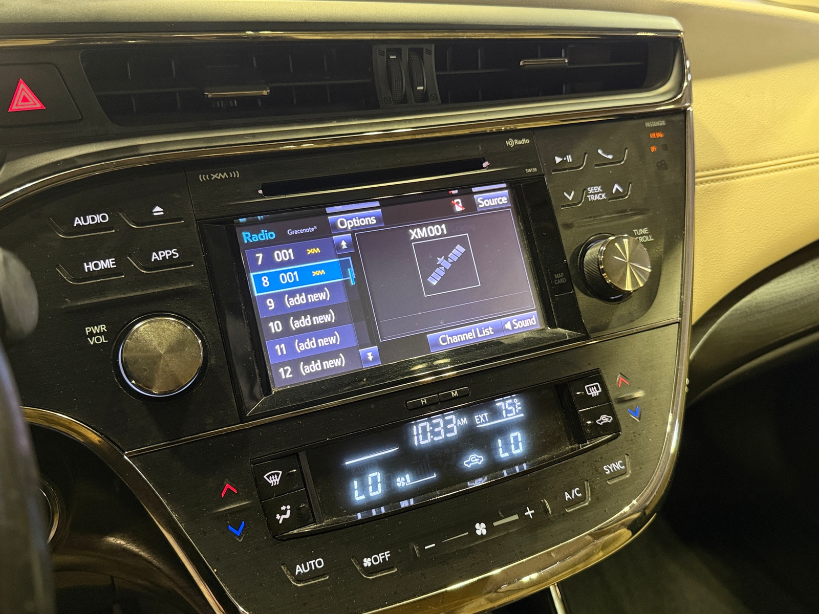 Thumbnail: 2016 Toyota Avalon - 3