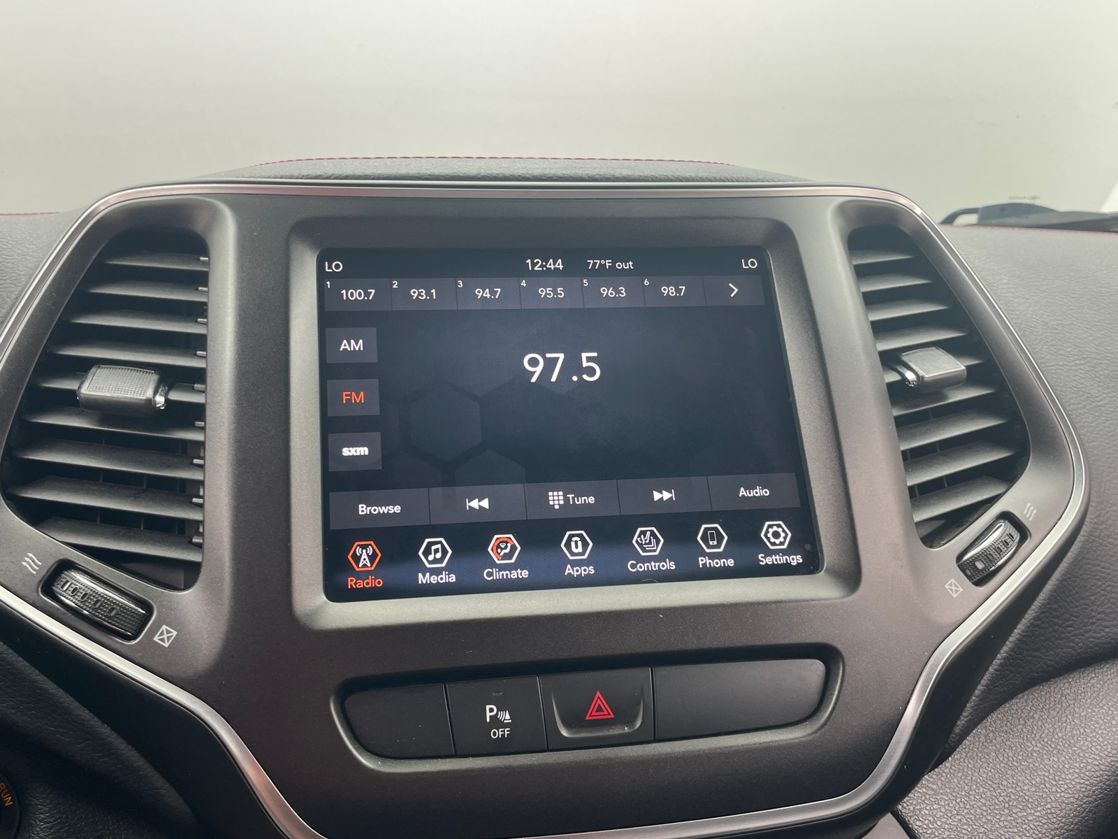 Thumbnail: 2019 Jeep Cherokee - 3