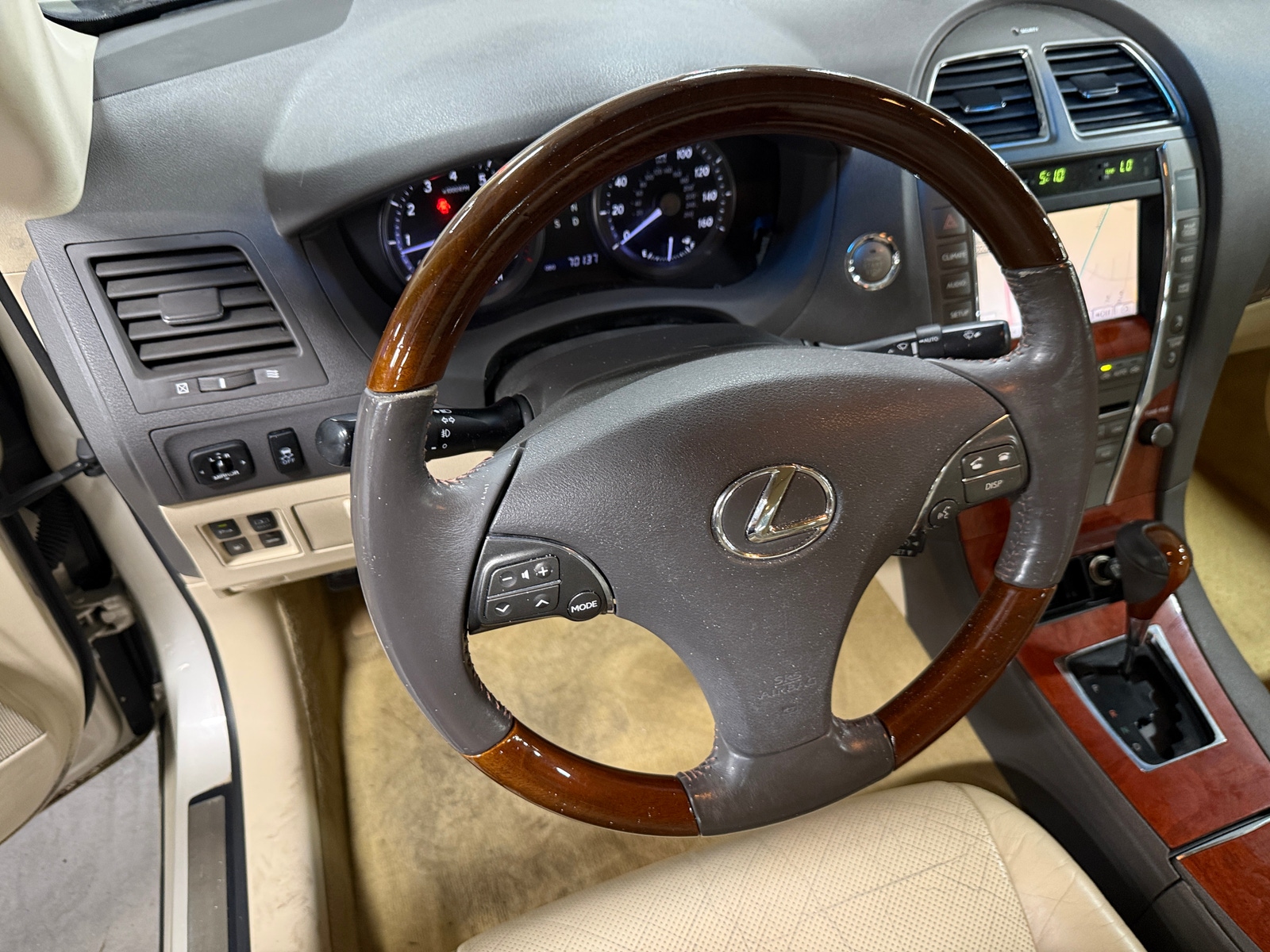 Thumbnail: 2011 Lexus ES - 4
