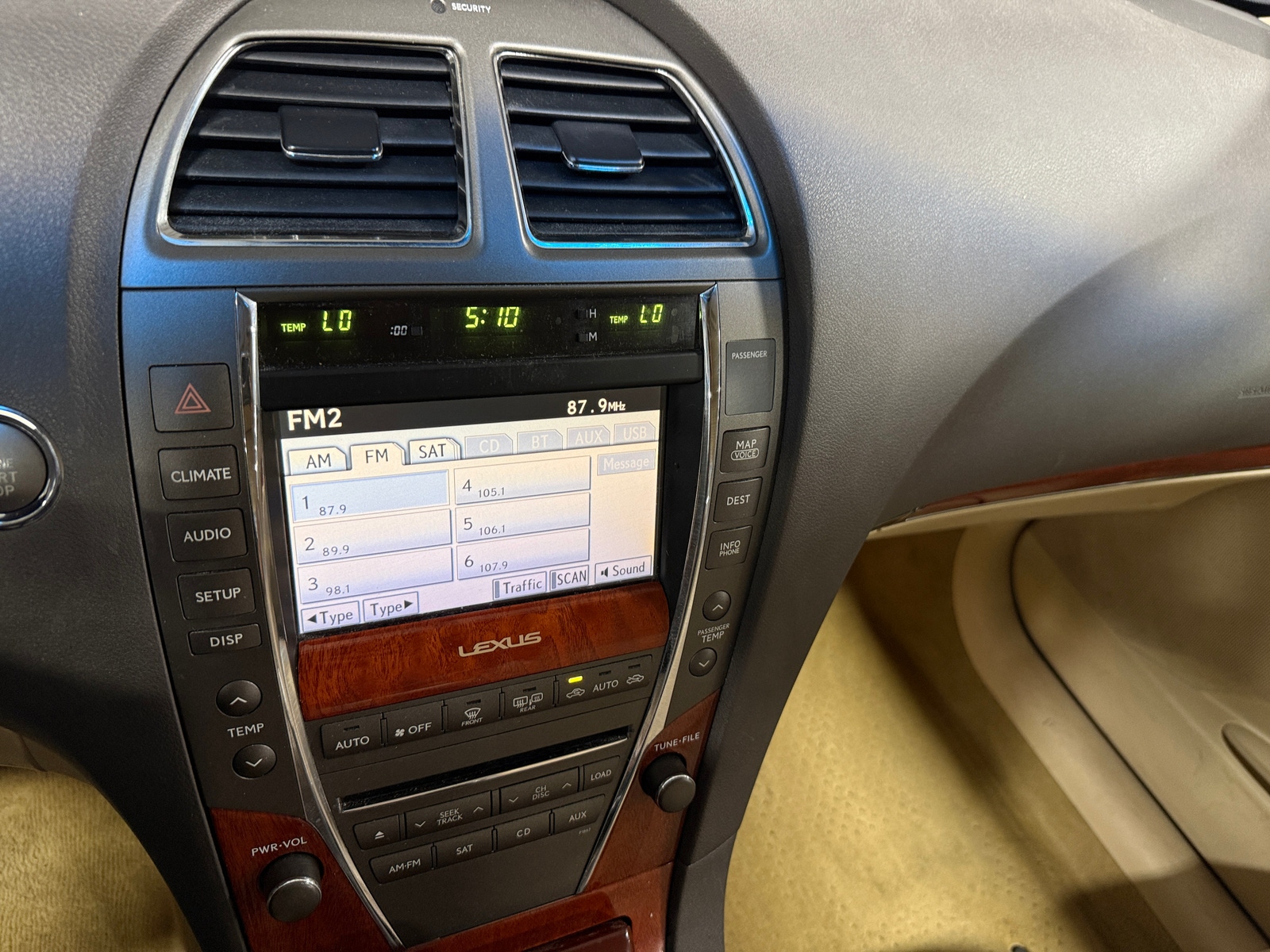 Thumbnail: 2011 Lexus ES - 3