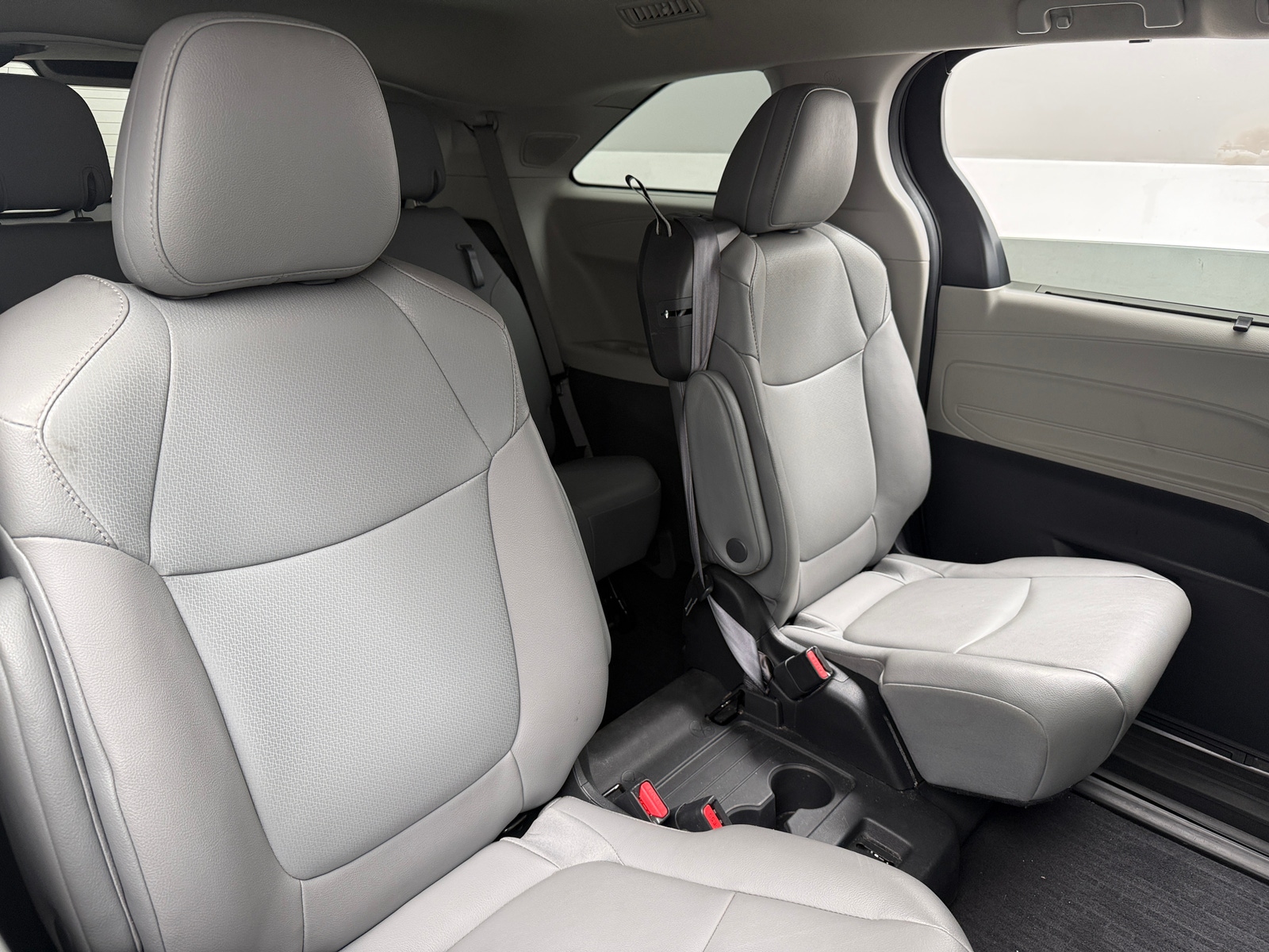 Thumbnail: 2022 Toyota Sienna - 5