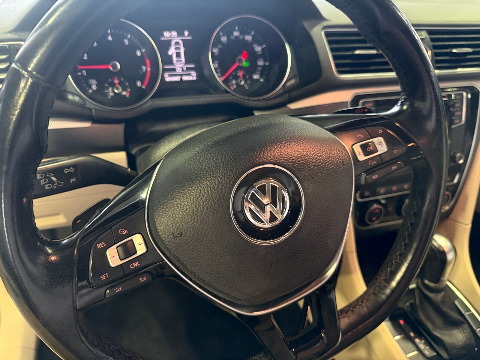 Thumbnail: 2017 Volkswagen Passat - 4