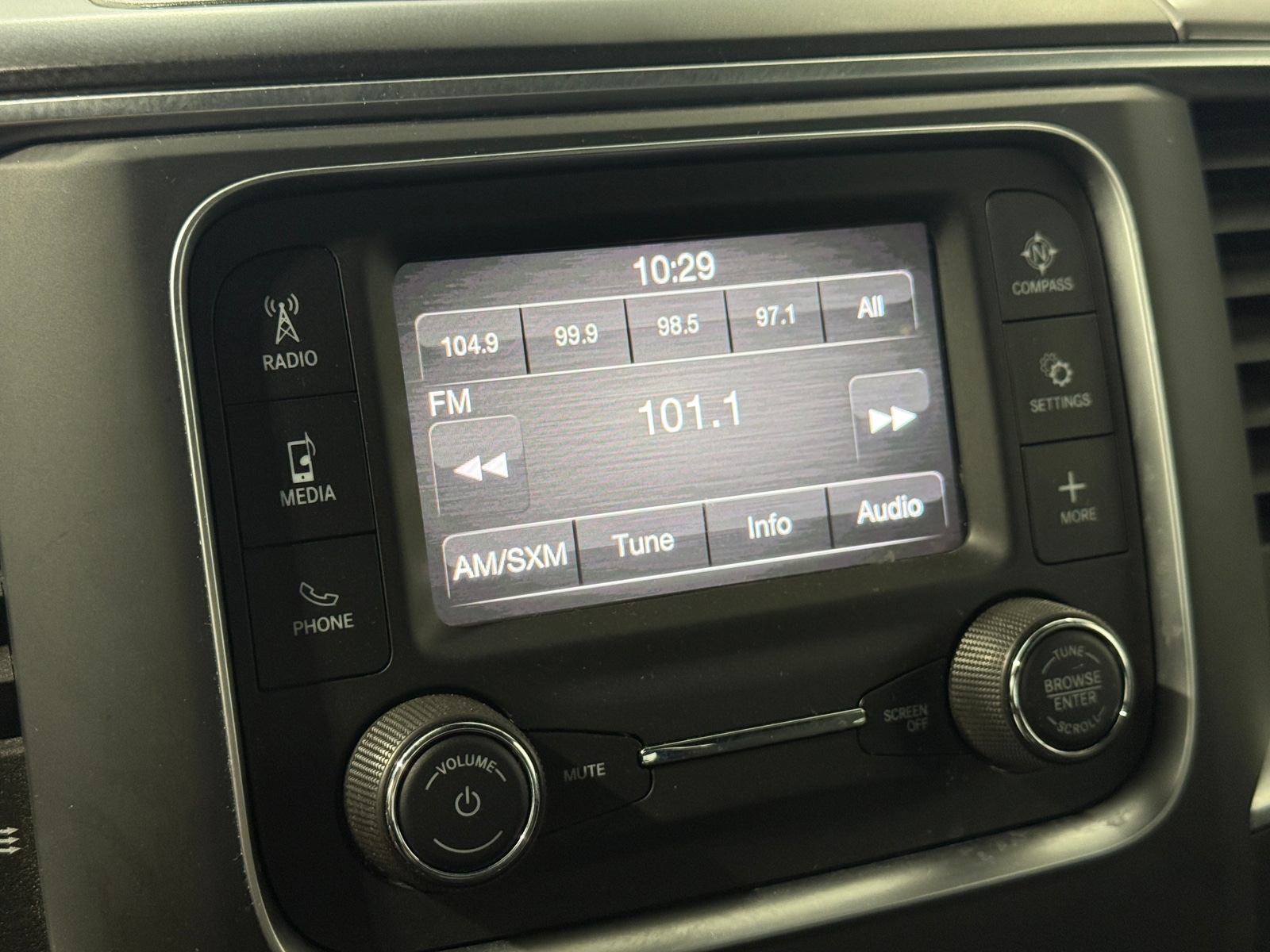 Thumbnail: 2021 RAM 1500 Classic - 4