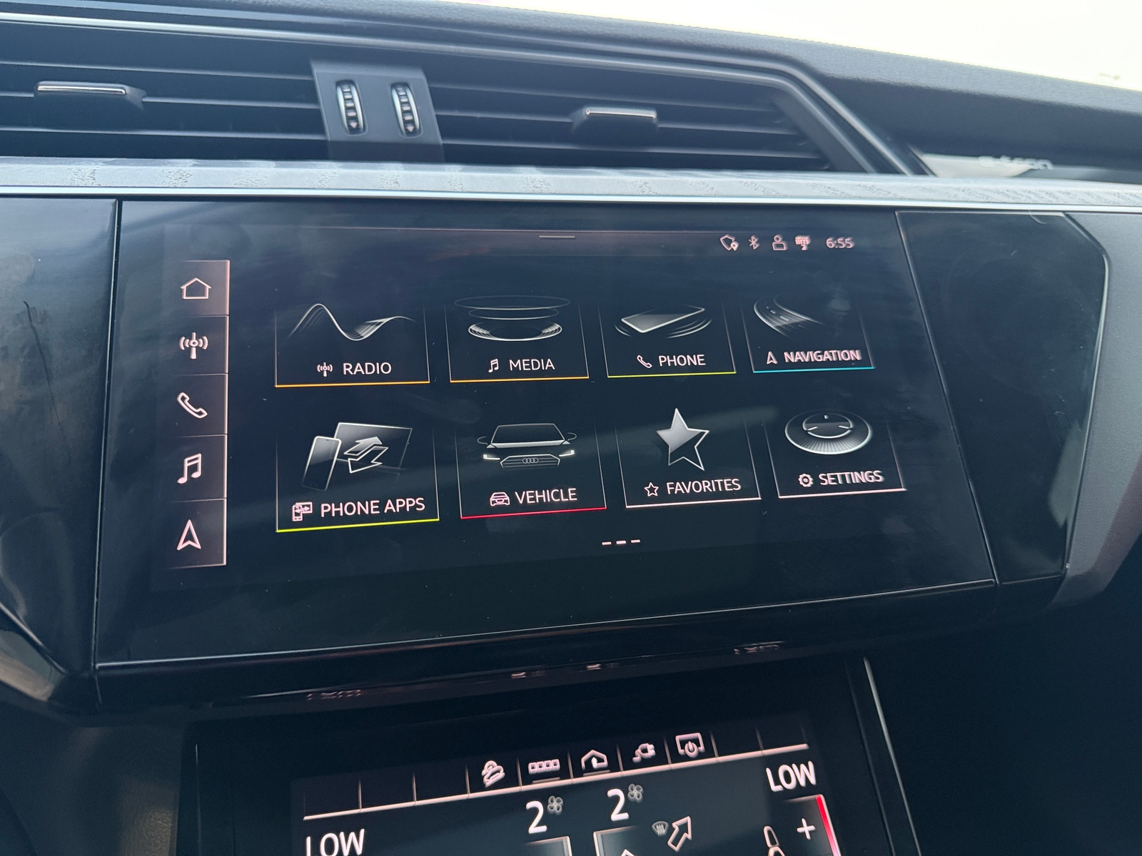 Thumbnail: 2022 Audi e-tron S - 3