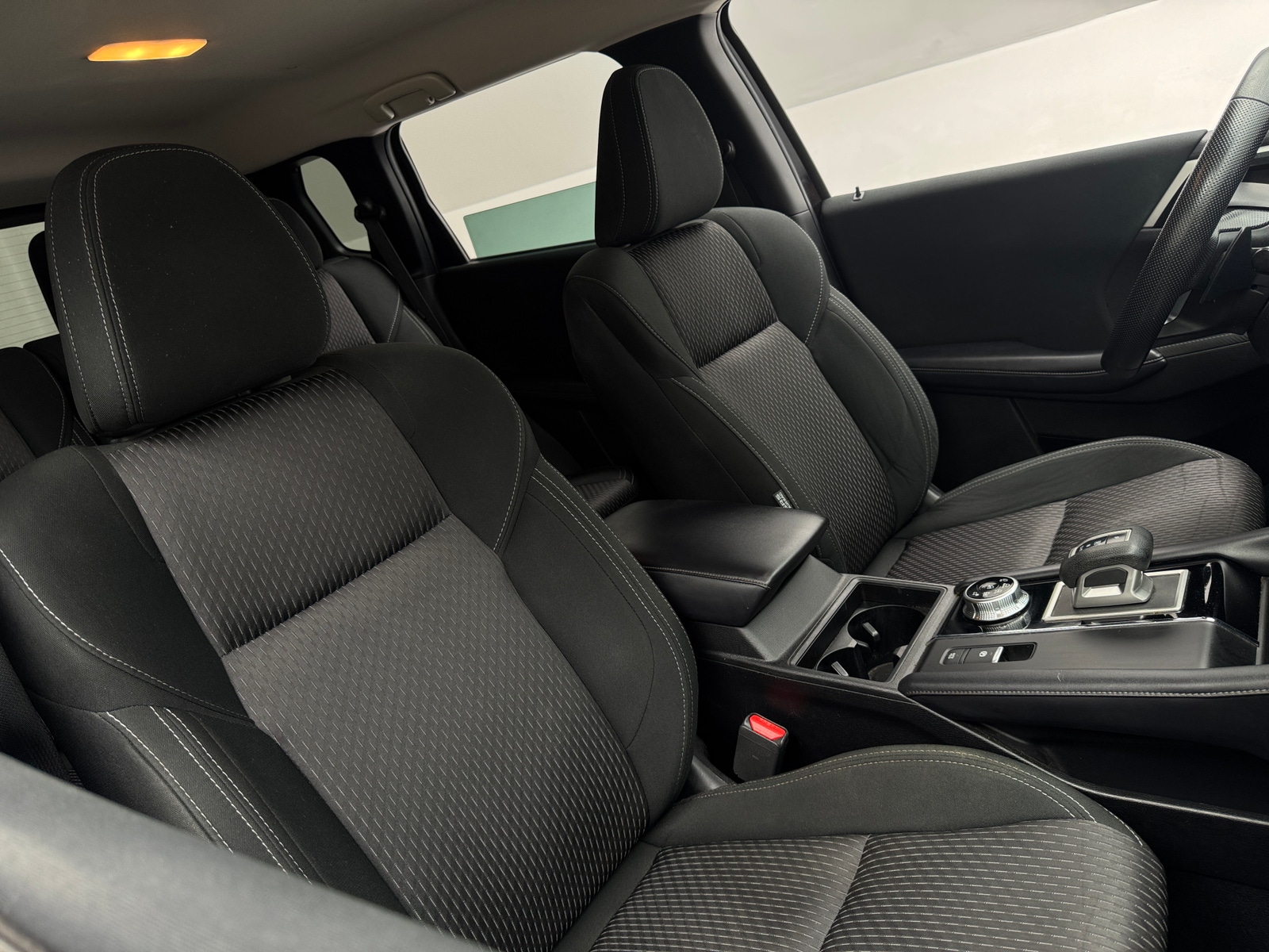 Thumbnail: 2023 Mitsubishi Outlander - 2