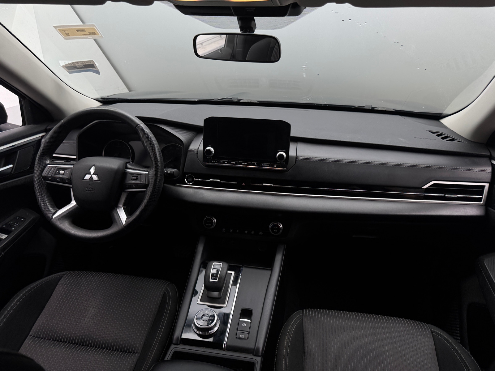 Thumbnail: 2023 Mitsubishi Outlander - 3