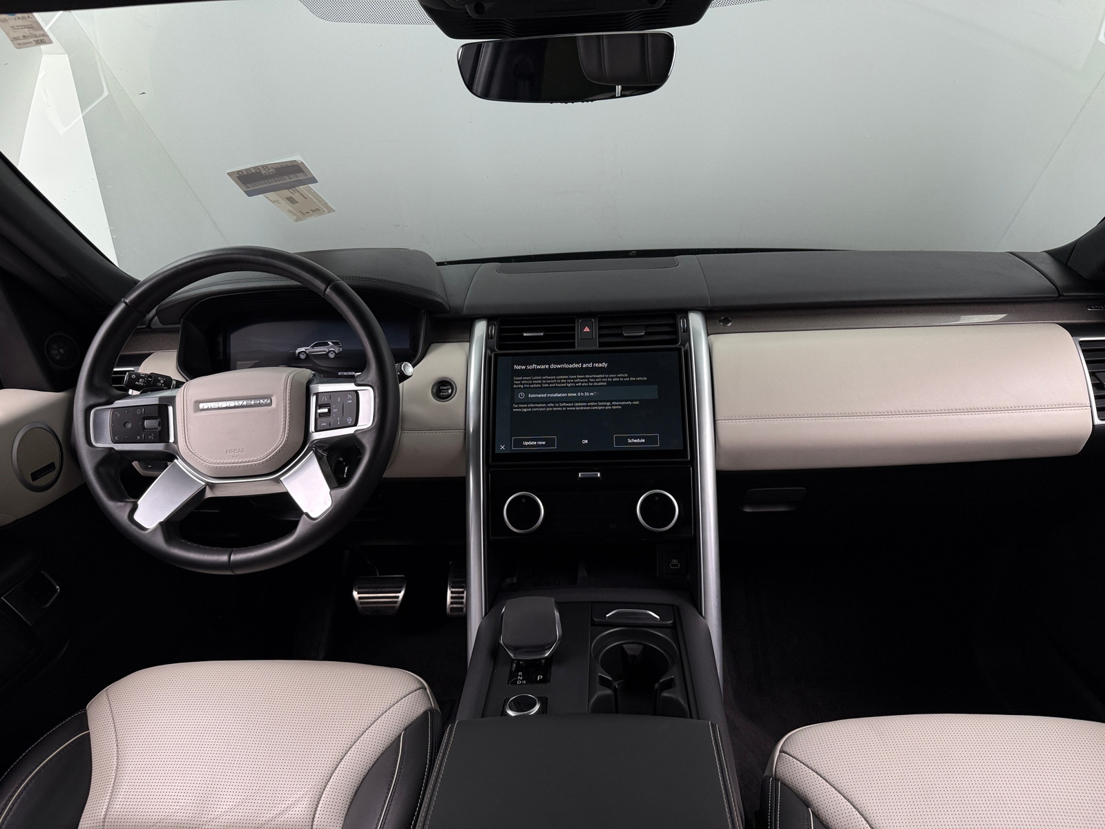 Thumbnail: 2024 Land Rover Discovery - 2