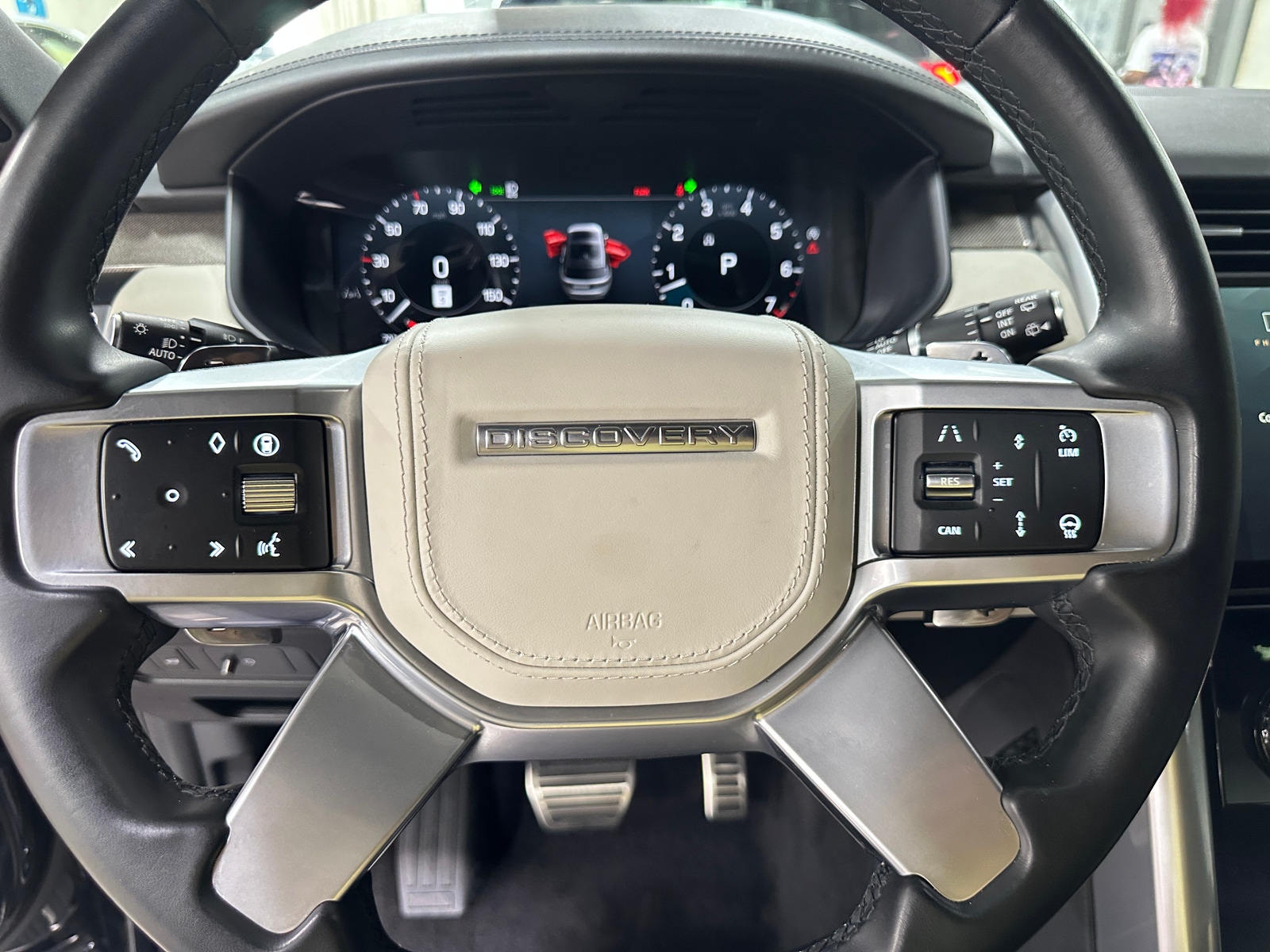 Thumbnail: 2024 Land Rover Discovery - 4