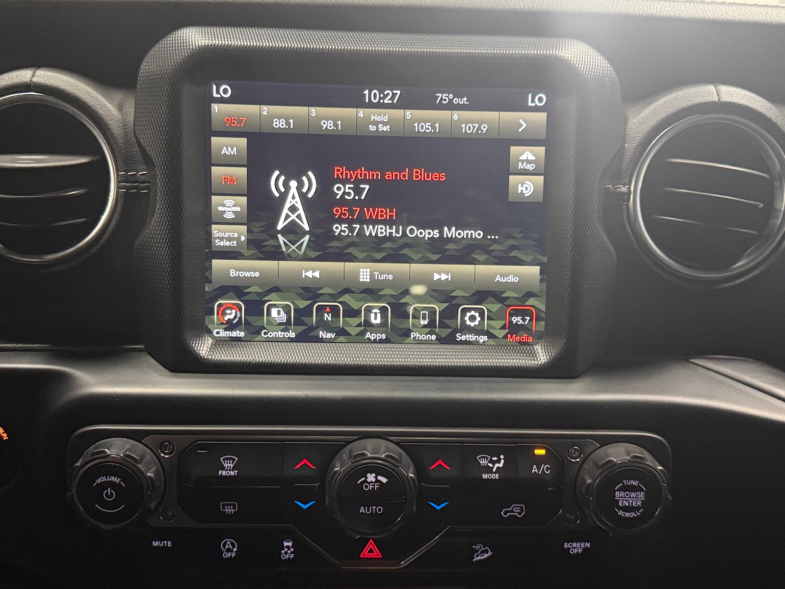 Thumbnail: 2019 Jeep Wrangler - 3