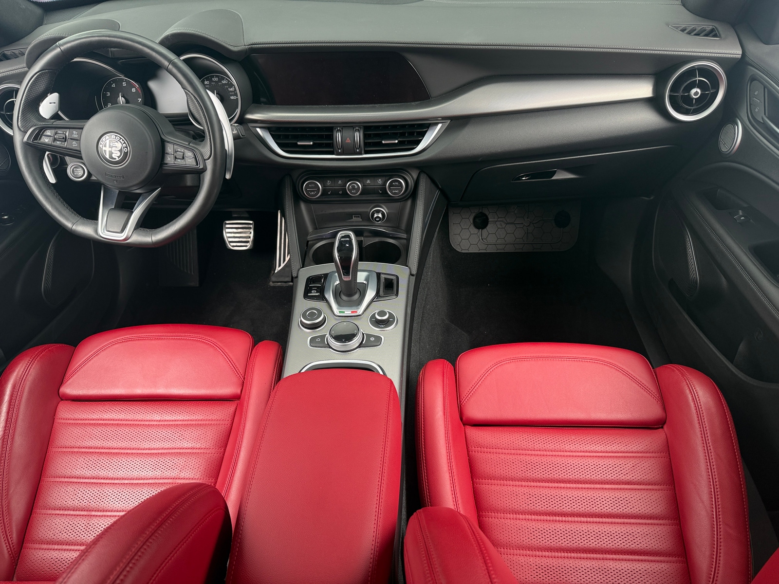 Thumbnail: 2023 Alfa Romeo Stelvio - 2