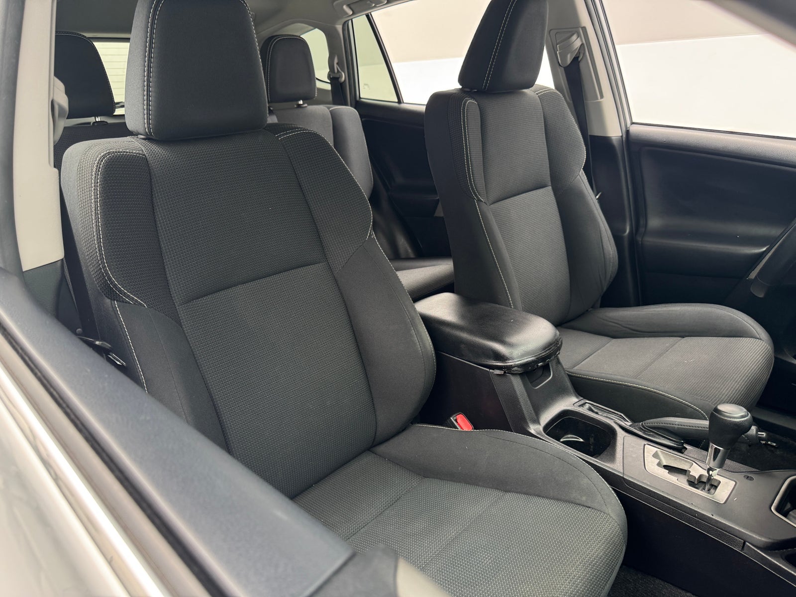 Thumbnail: 2018 Toyota RAV4 - 2