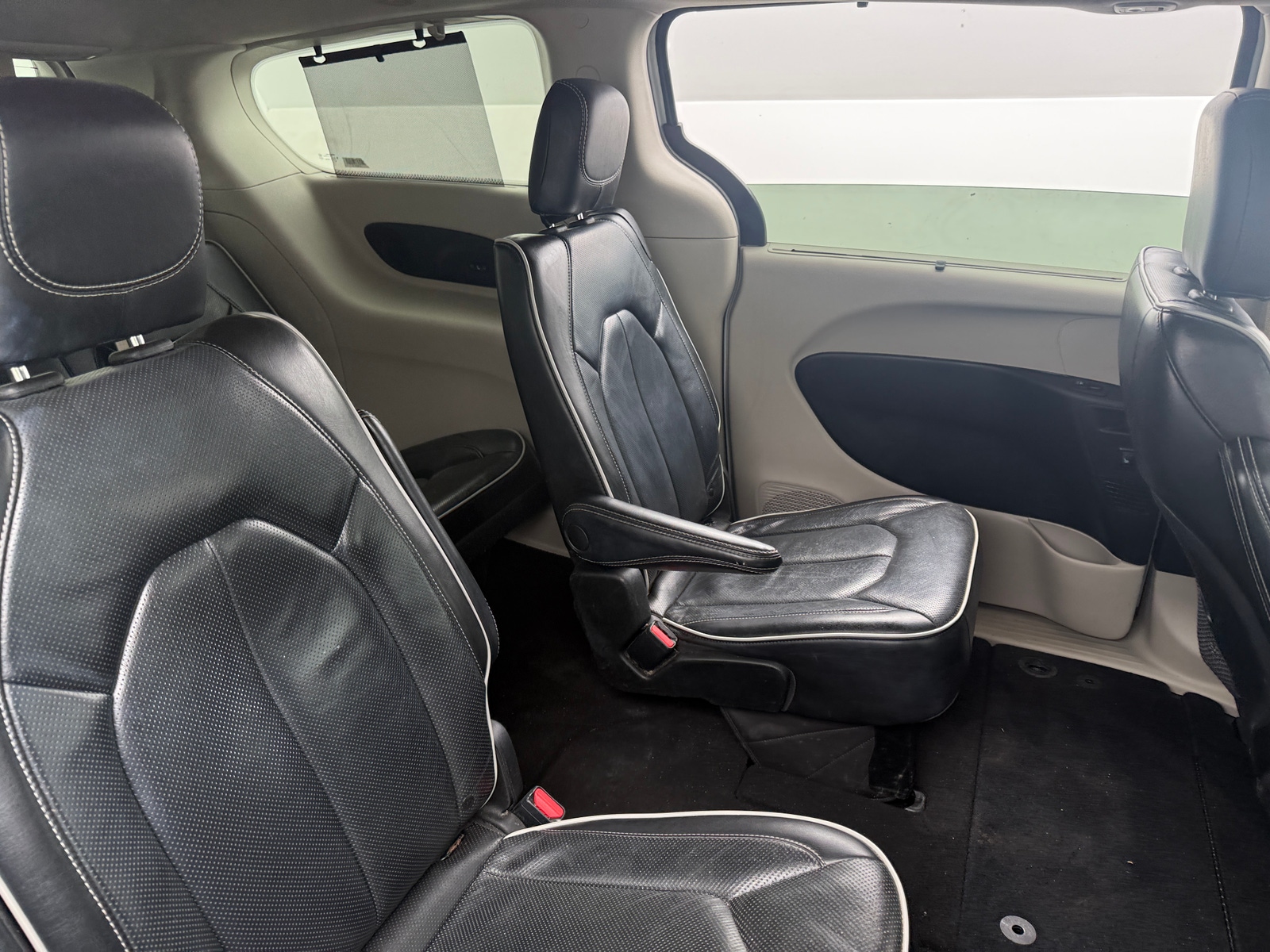 Thumbnail: 2022 Chrysler Pacifica - 5