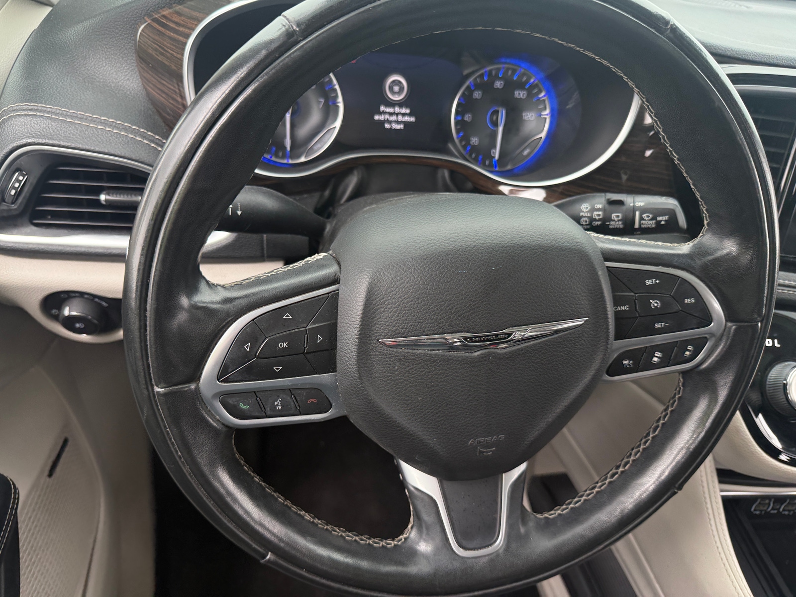Thumbnail: 2022 Chrysler Pacifica - 4